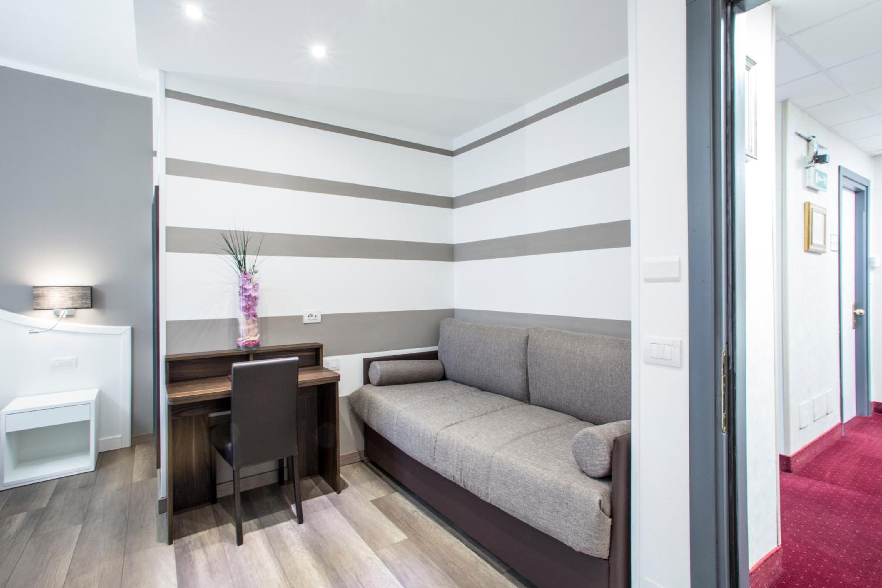 Double or Twin Room - Photo 7