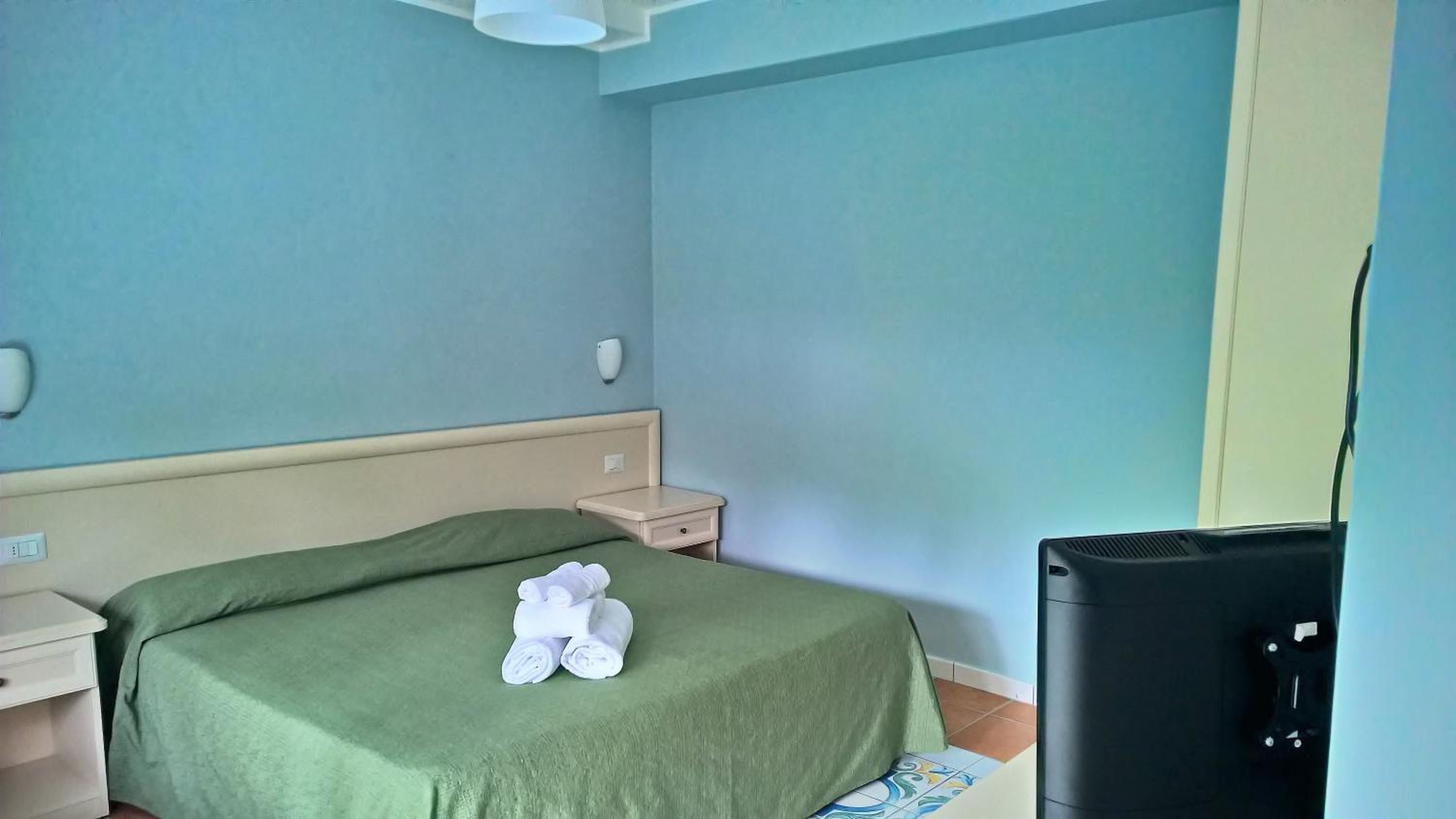 Standard Double or Twin Room photo 3