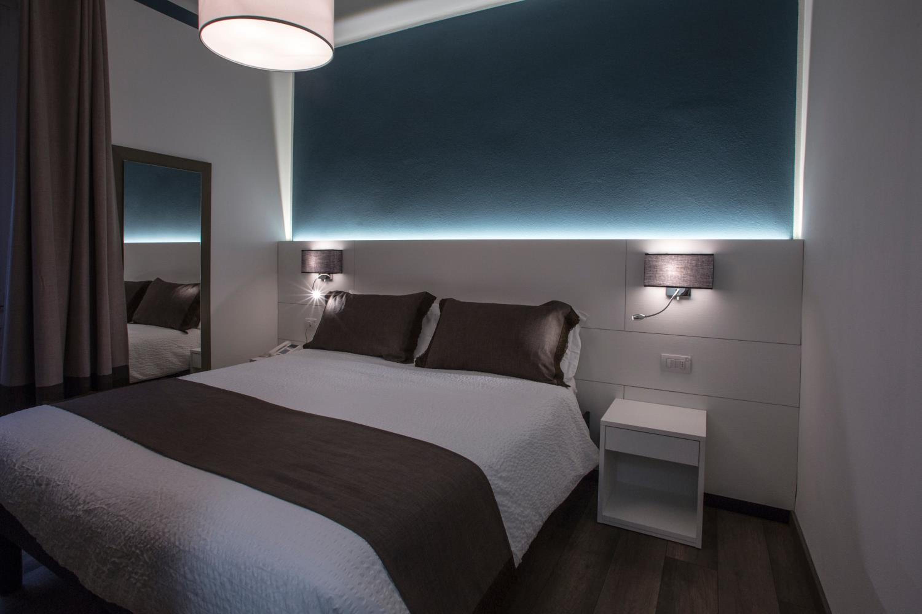 Double or Twin Room - Photo 6
