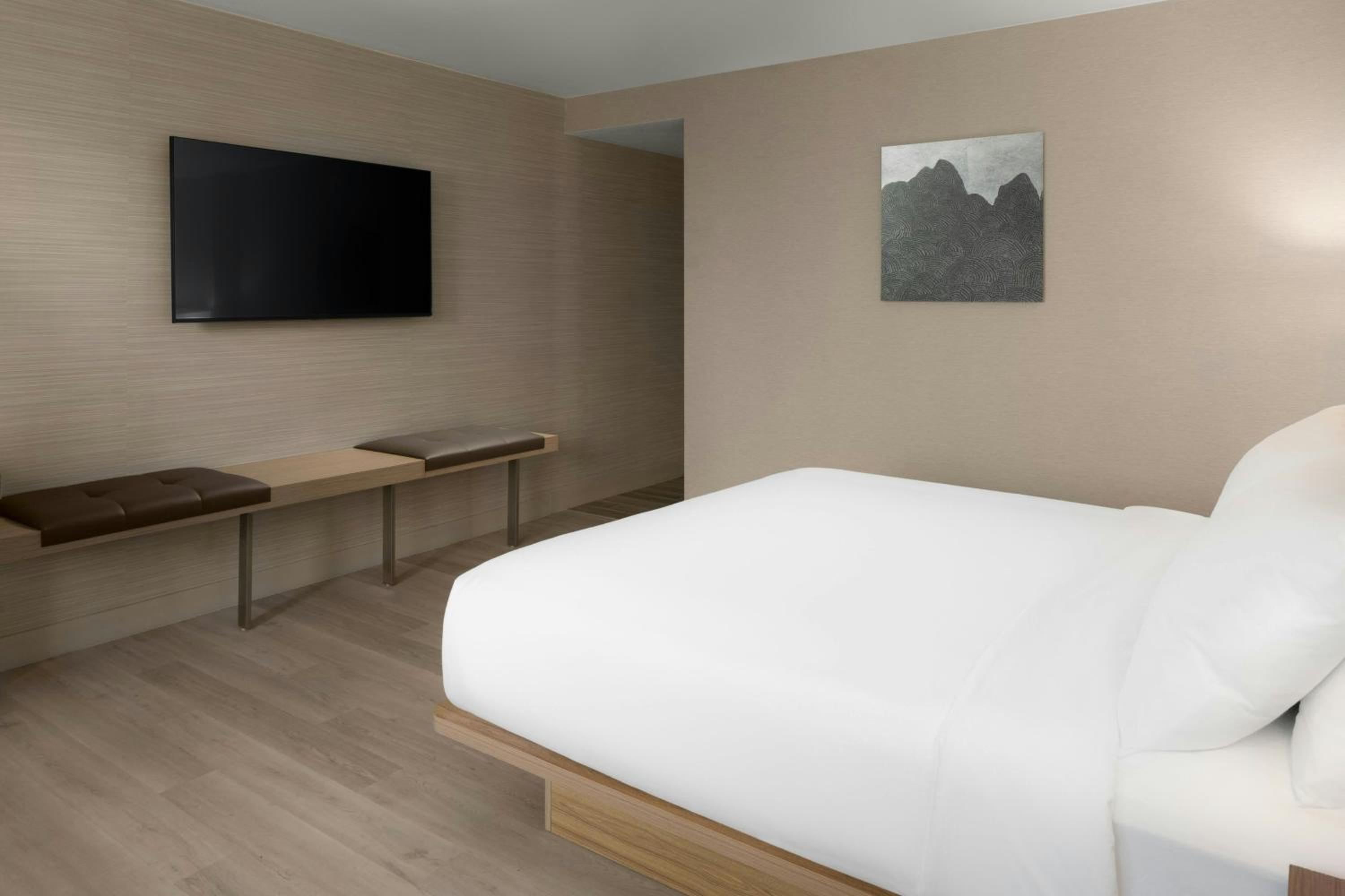 King Room with Sofa Bed - Photo 2