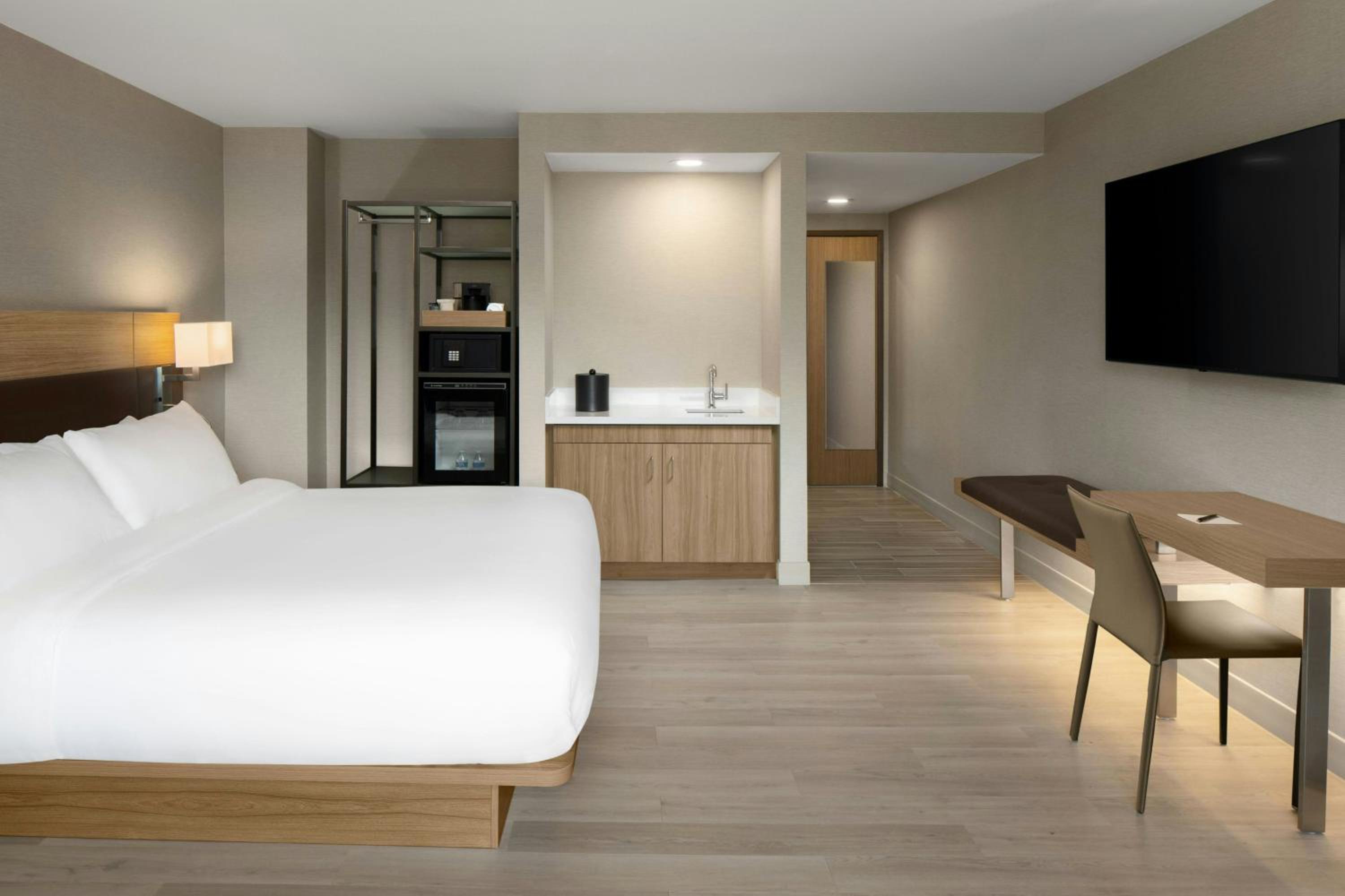 Studio with King Bed - Photo 1