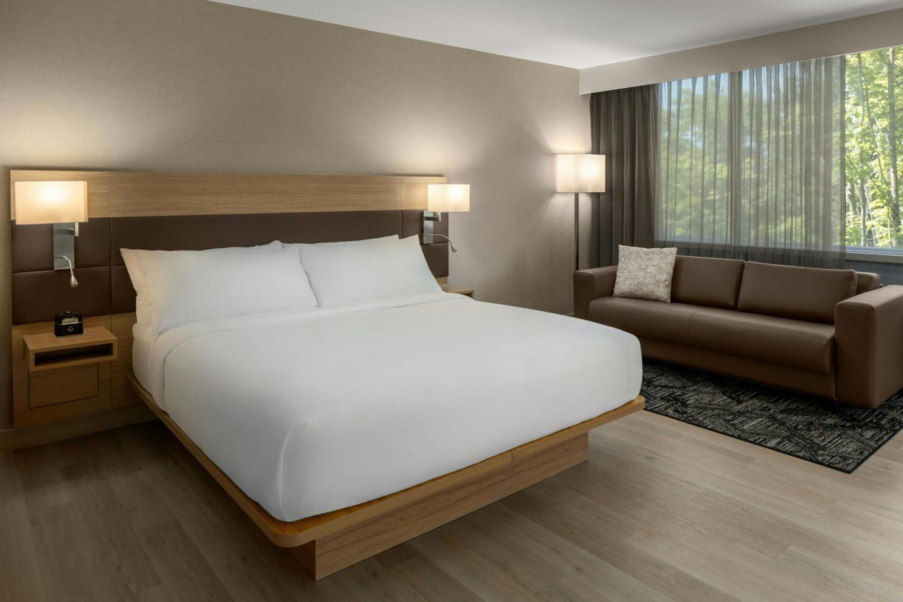 King Room with Sofa Bed - Photo 1
