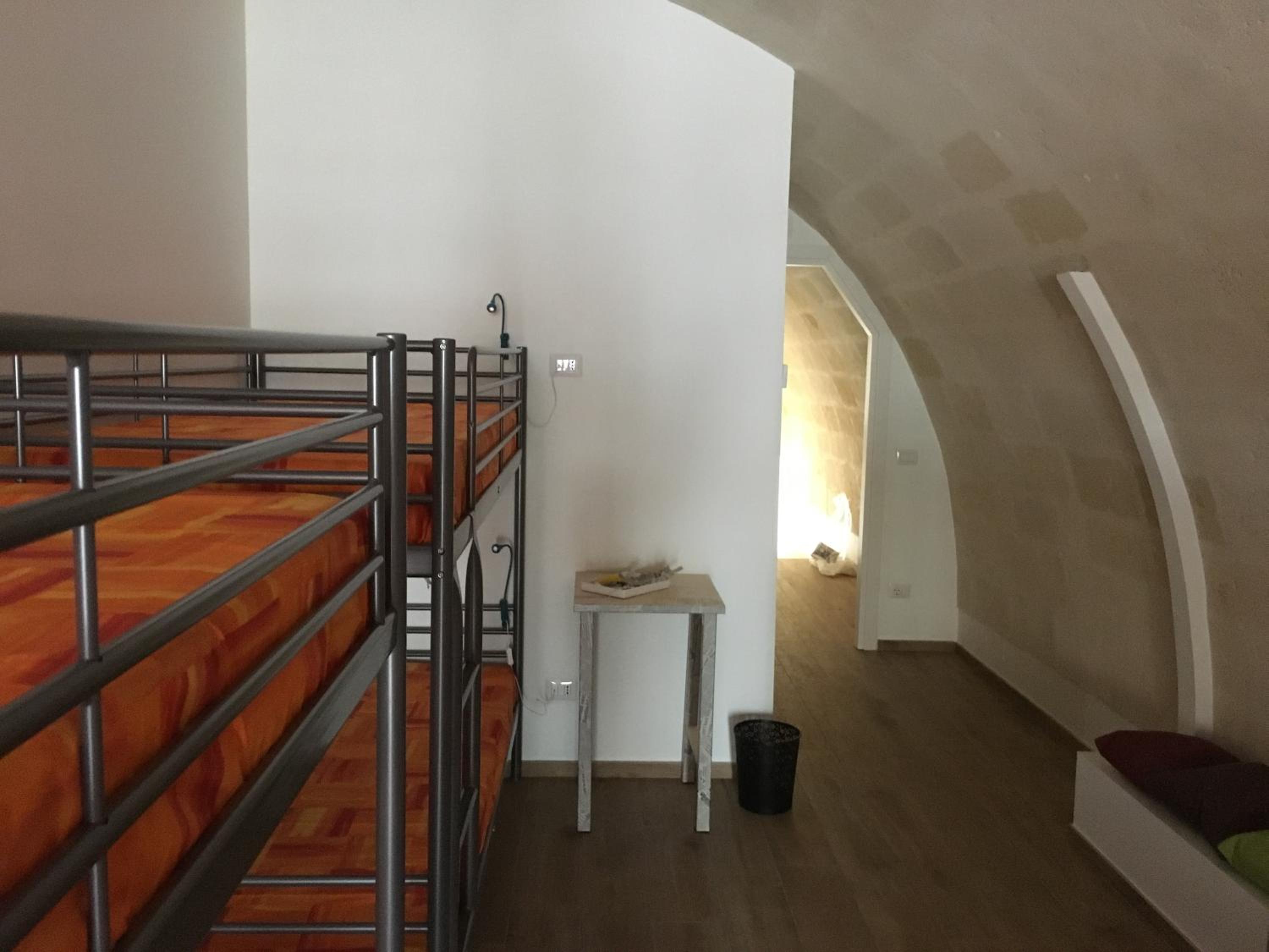 Cama en Dormitorio Compartido Masculino de 8 Camas