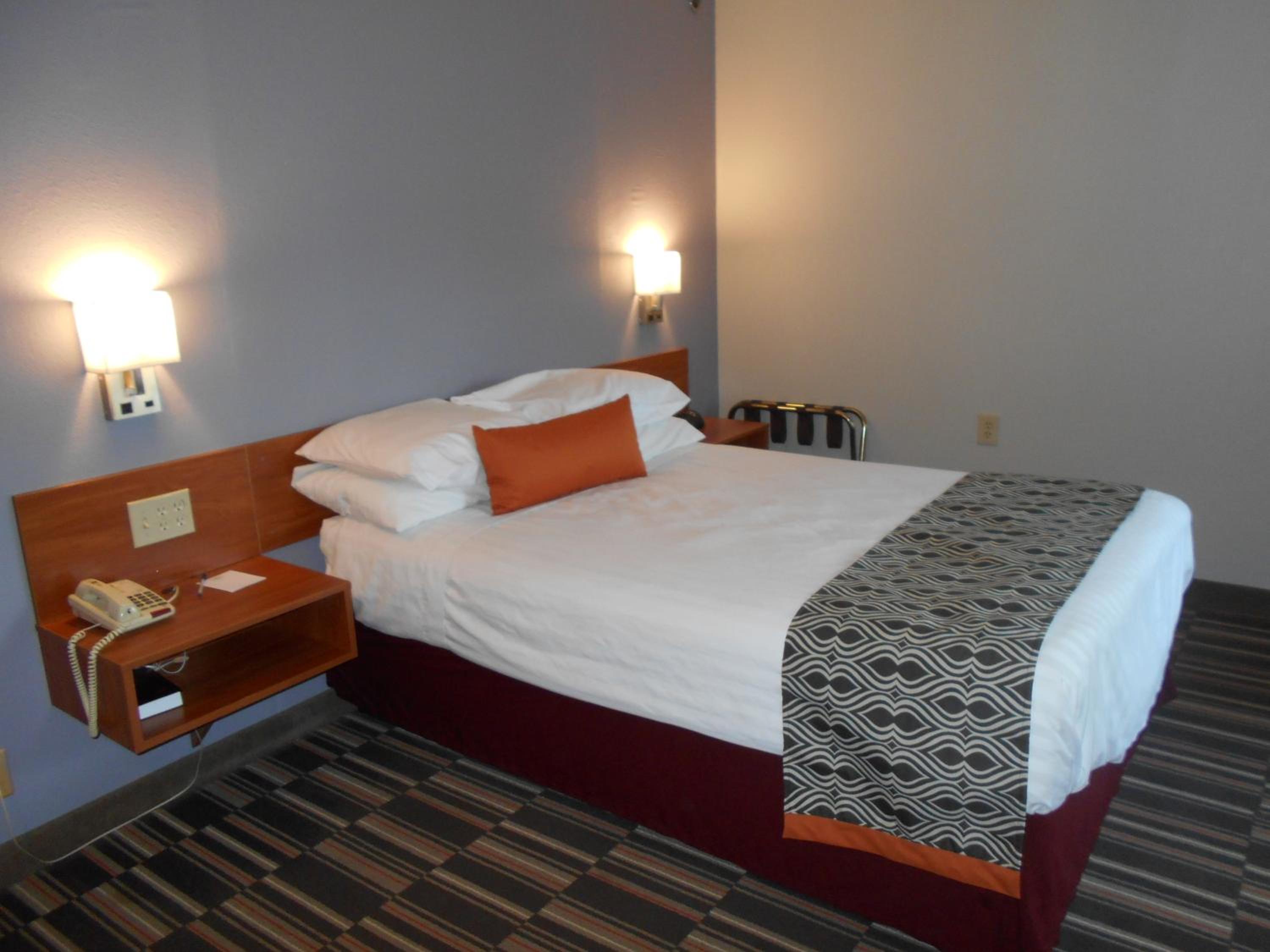 Queen Room - Non-Smoking - Photo 3