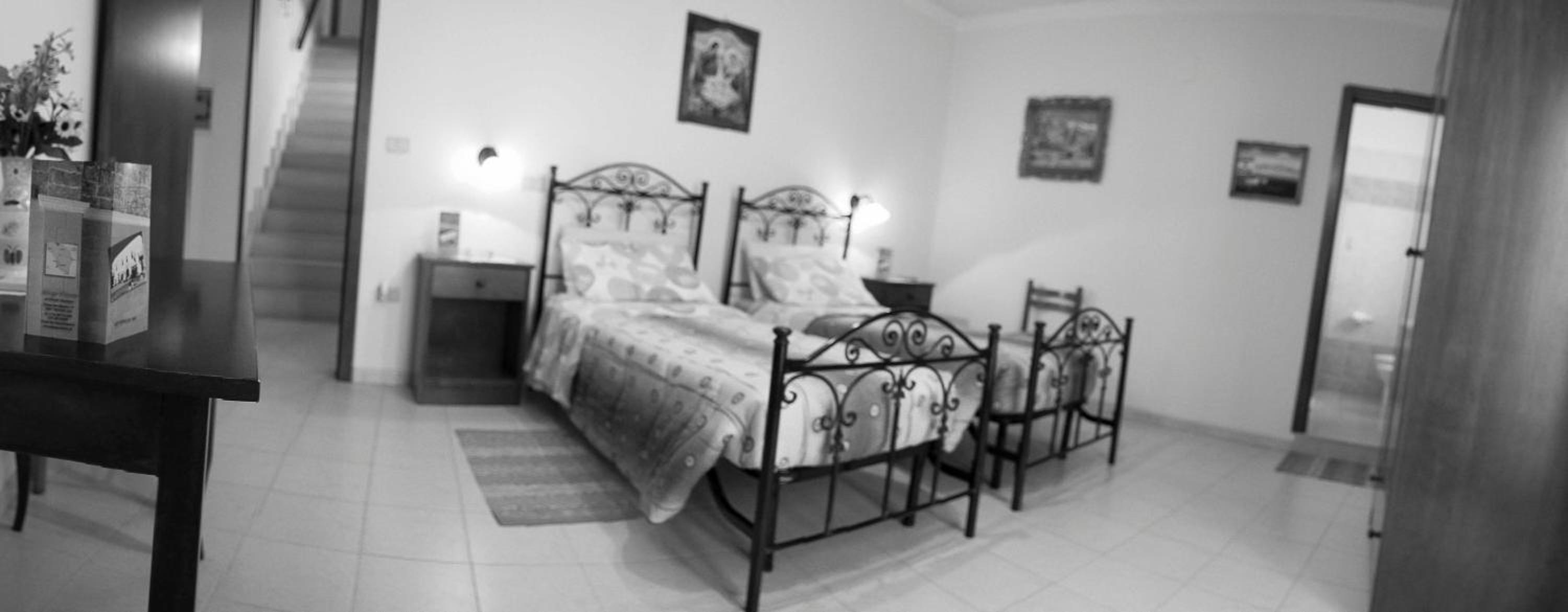 Twin Room - Photo 9