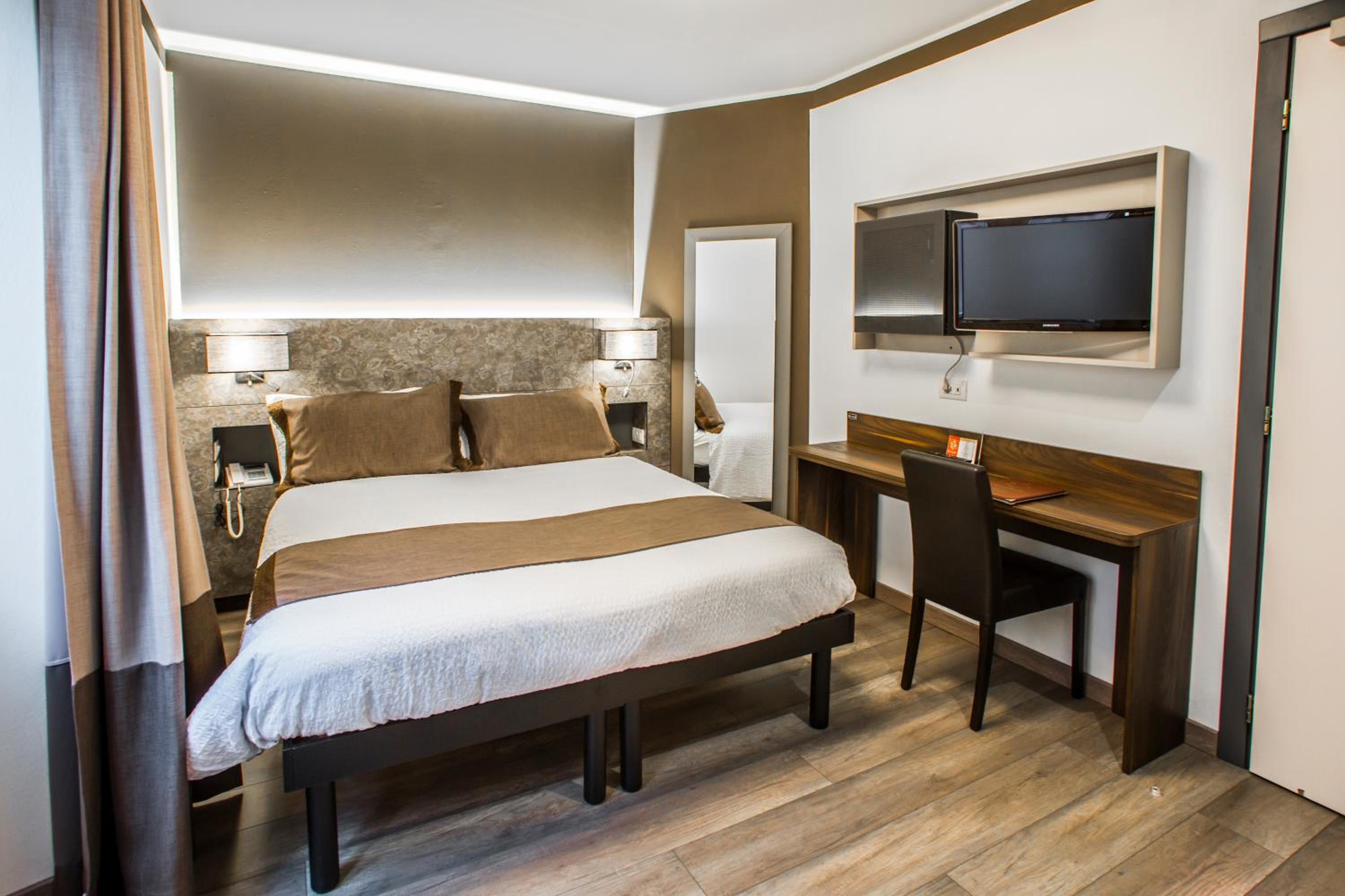 Double or Twin Room - Photo 14