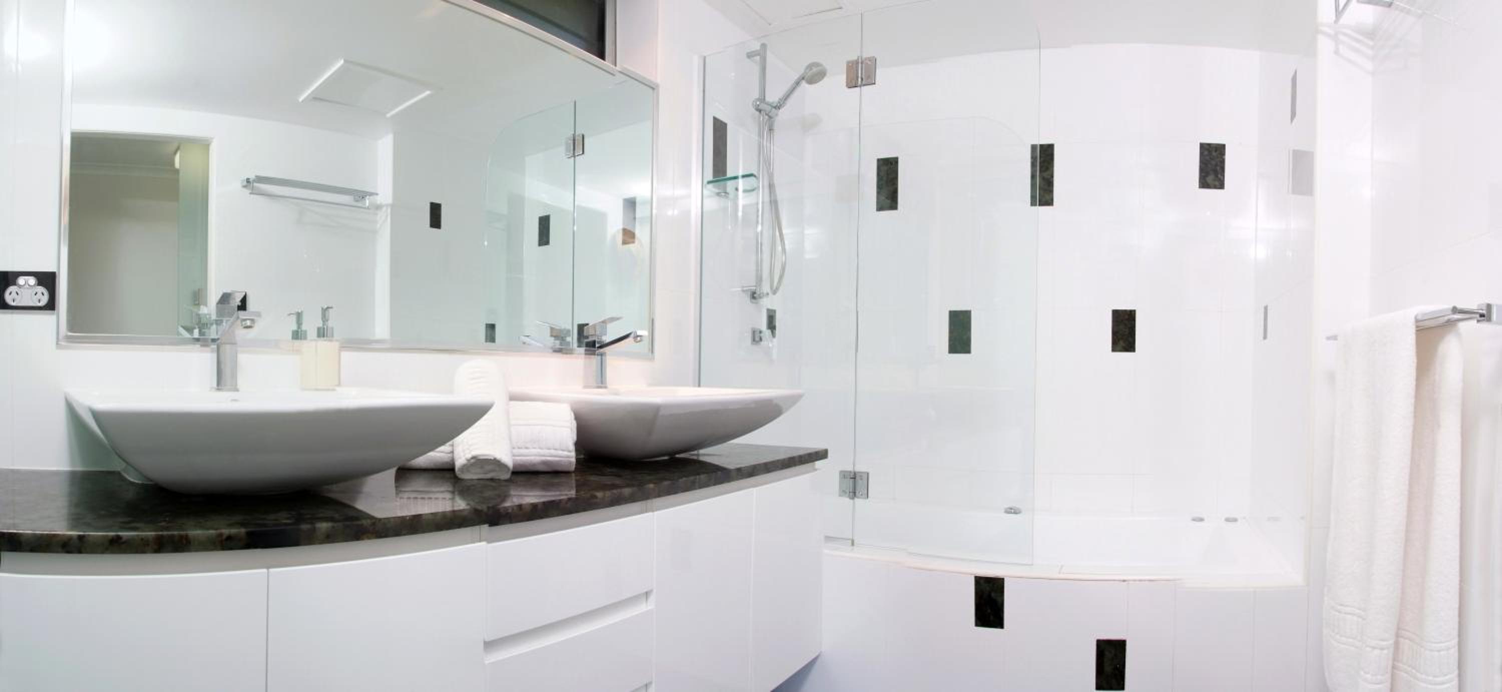 Three-Bedroom Apartment with Sea View photo 3