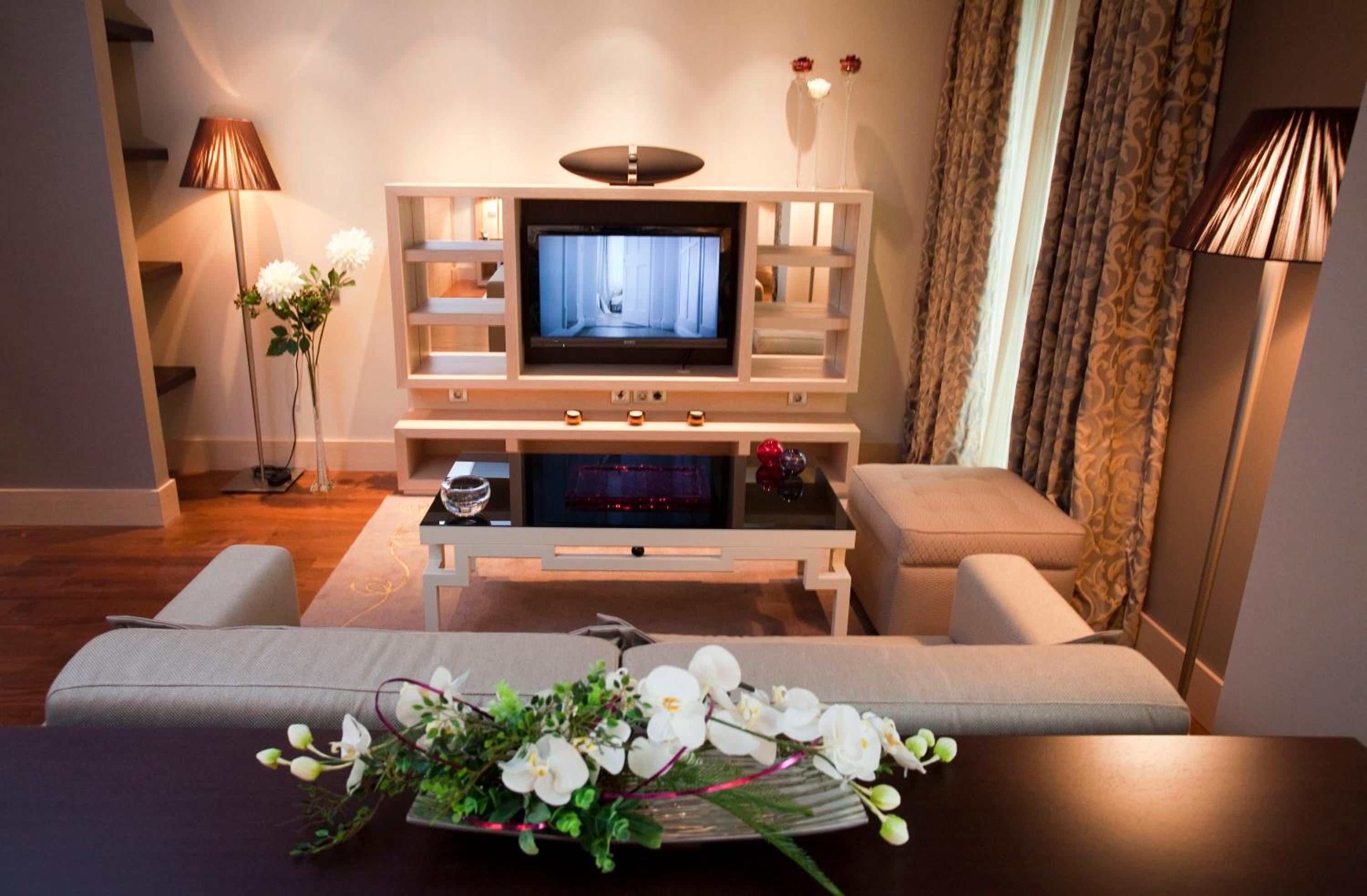Deluxe Suite - Photo 13