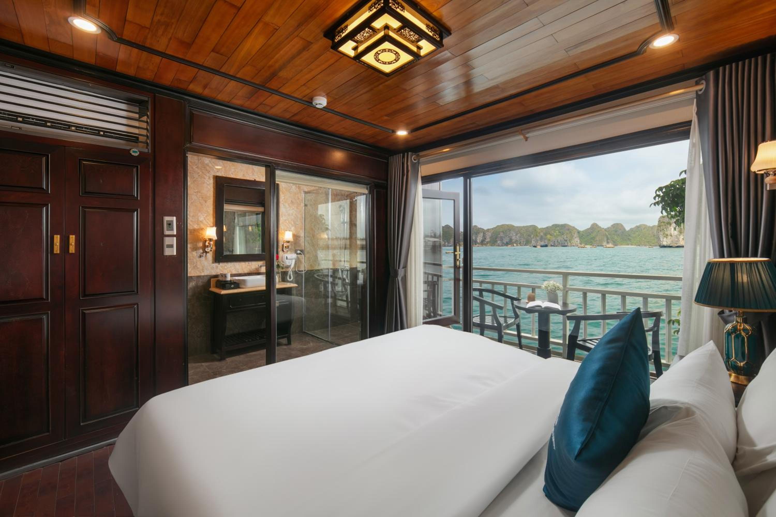Junior Suite with Balcony photo 2