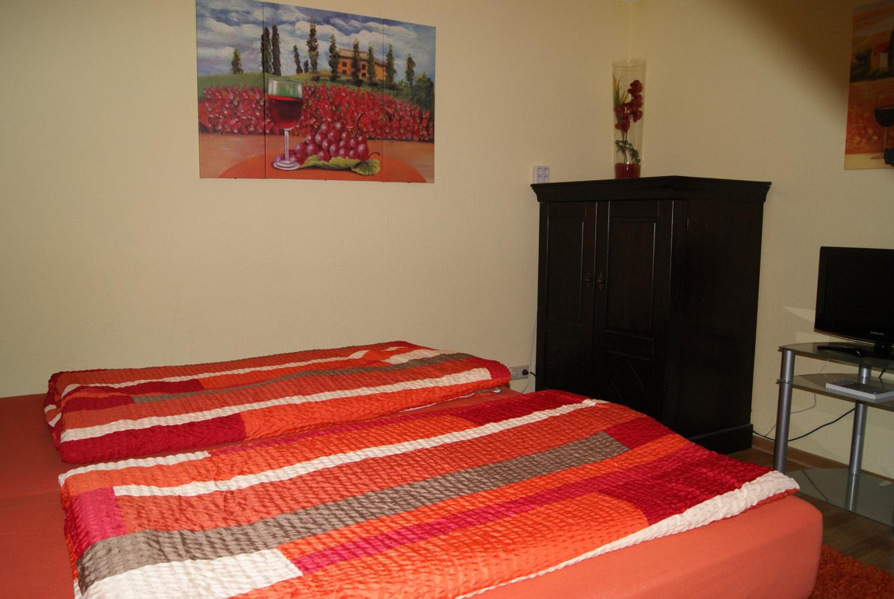 Two-Bedroom Apartment - Photo 2