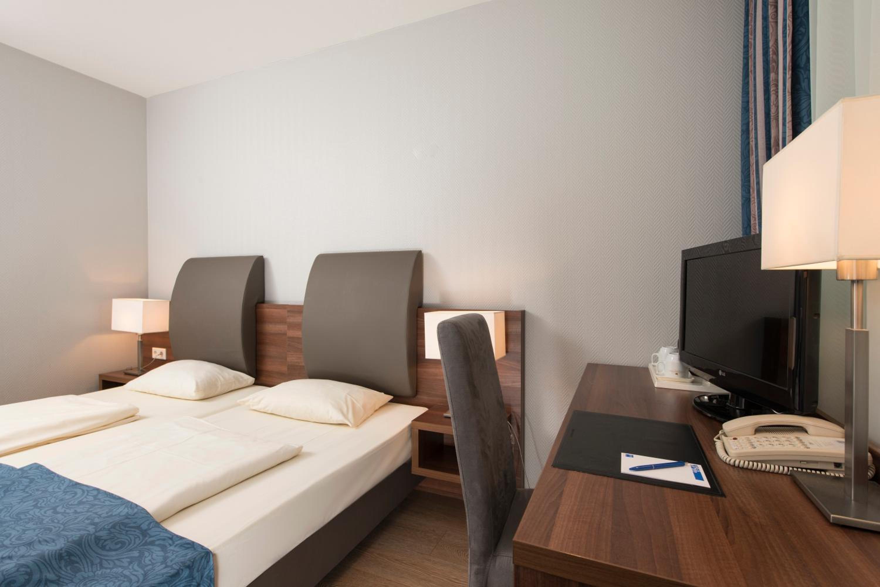 Standard Double Room - Photo 2