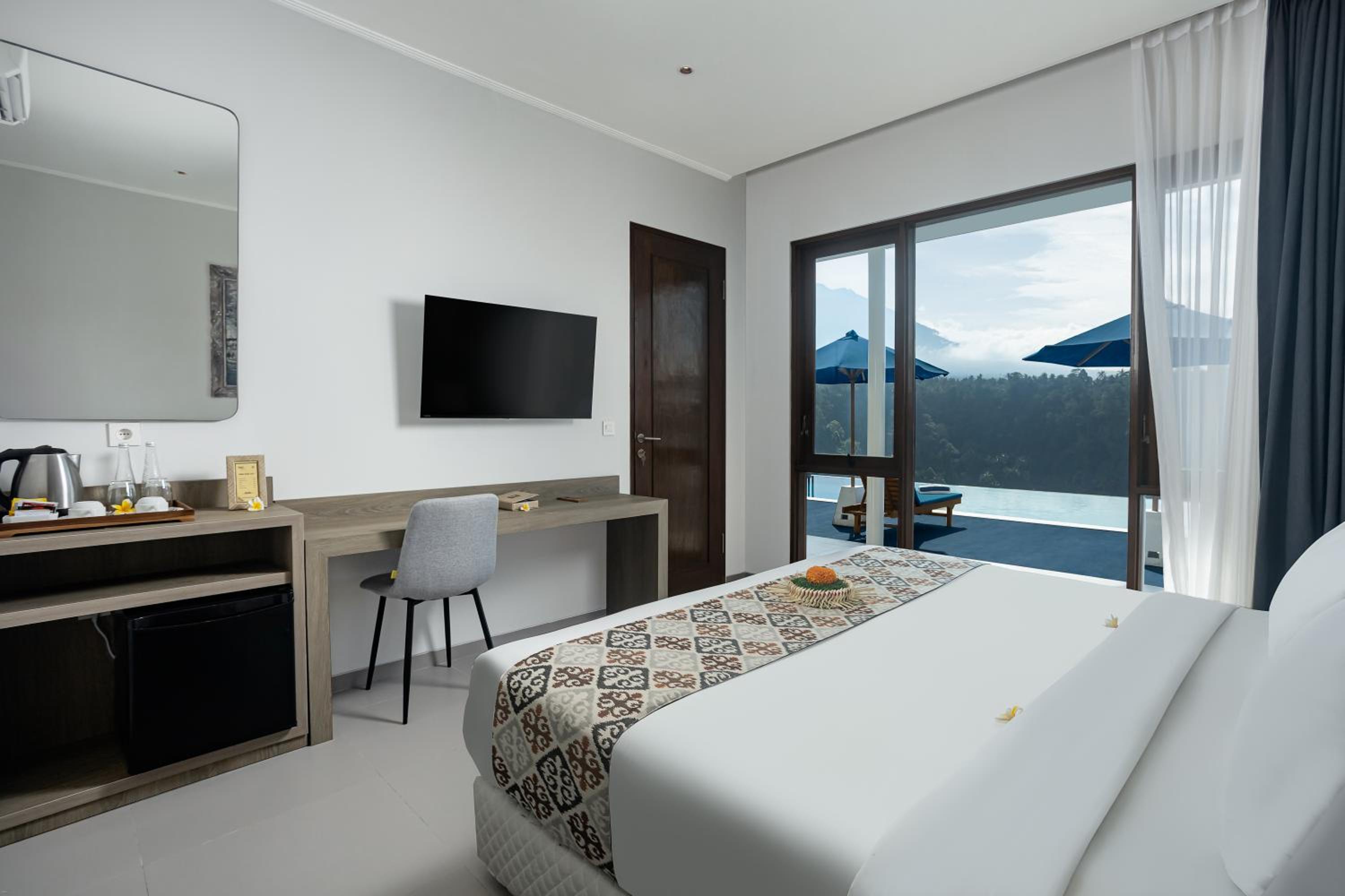 Suite with Pool View and Free Afternoon Tea