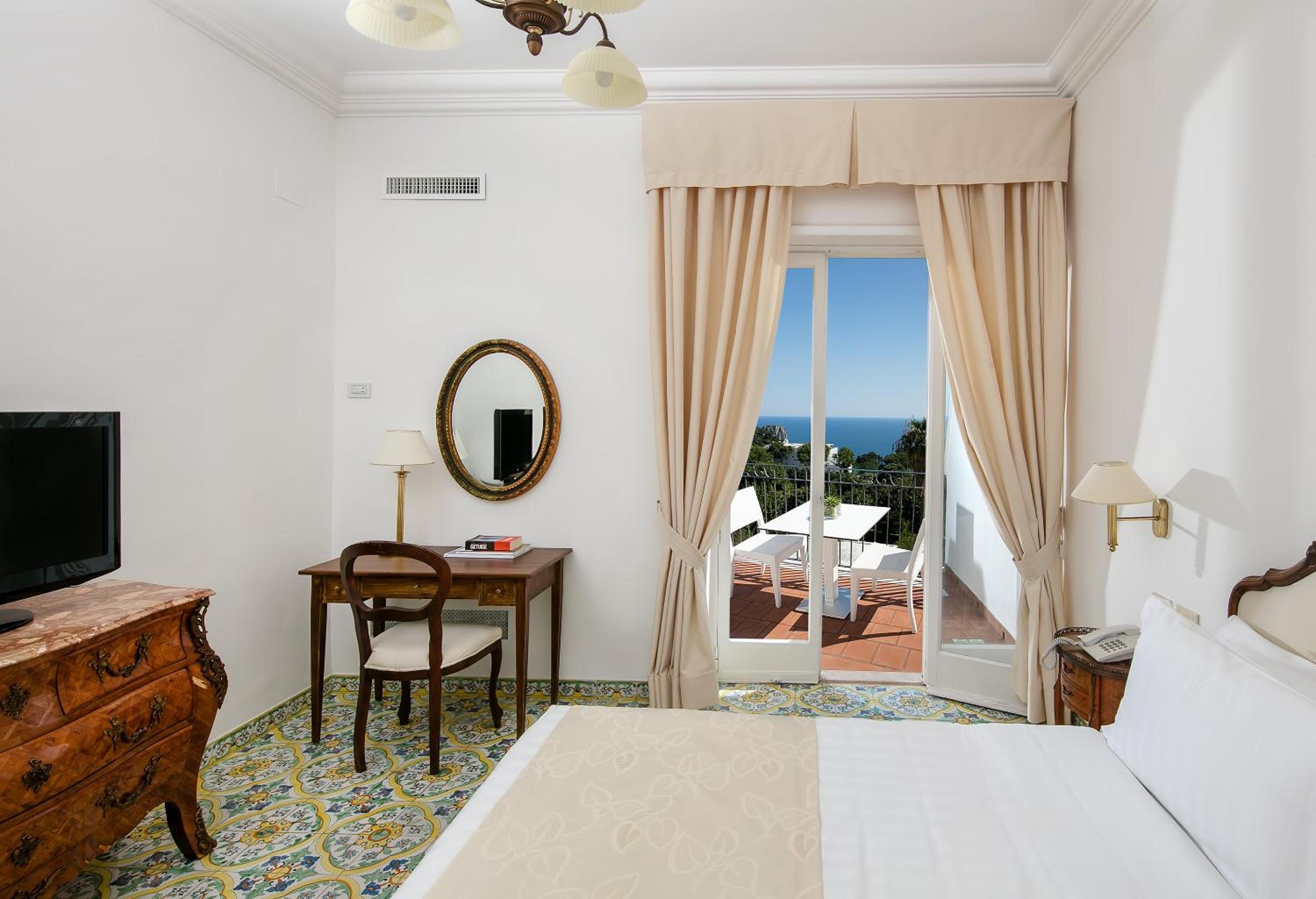 Double Room with Balcony and Sea View - Photo 4