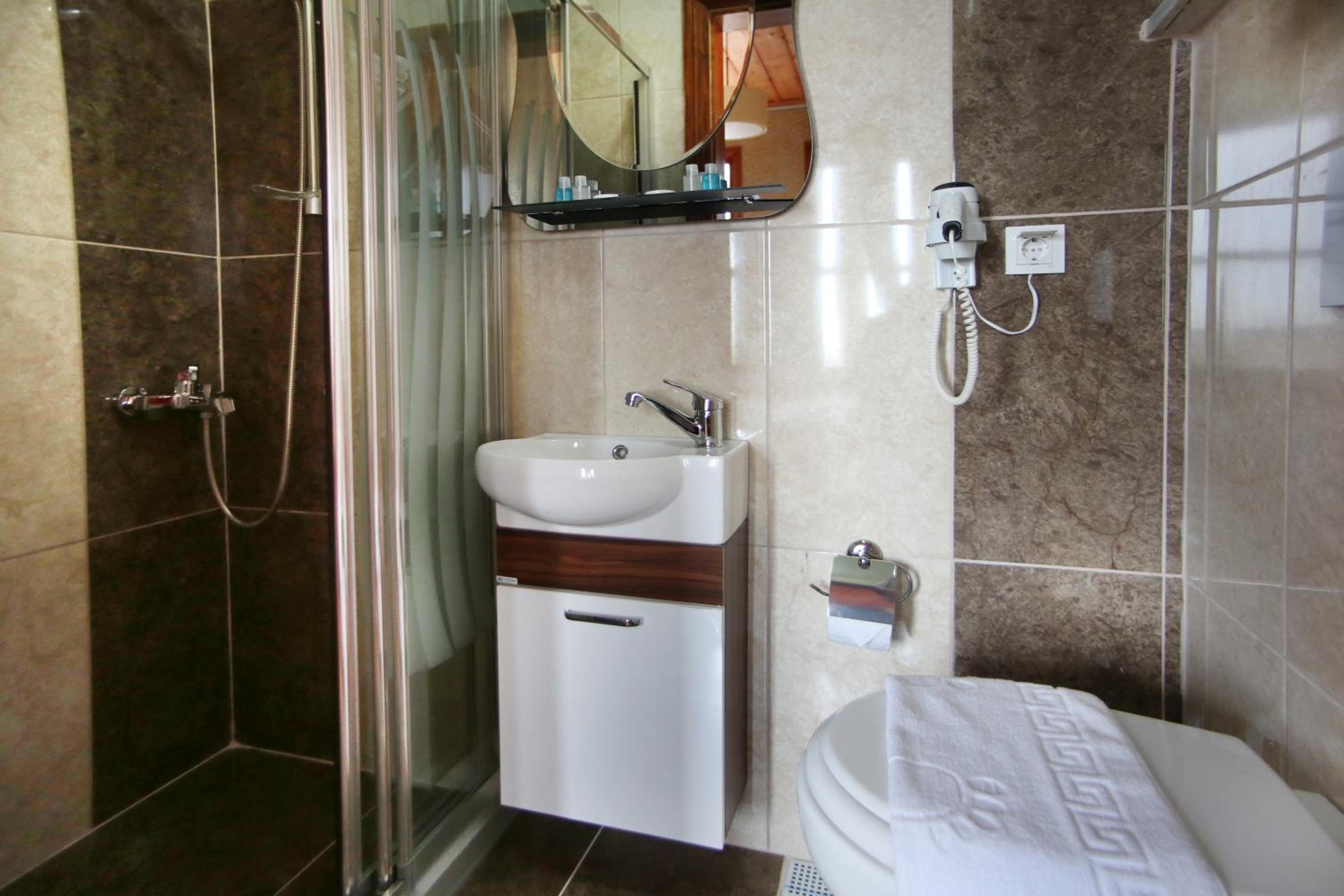 Economy Triple Room - Third Floor photo 3