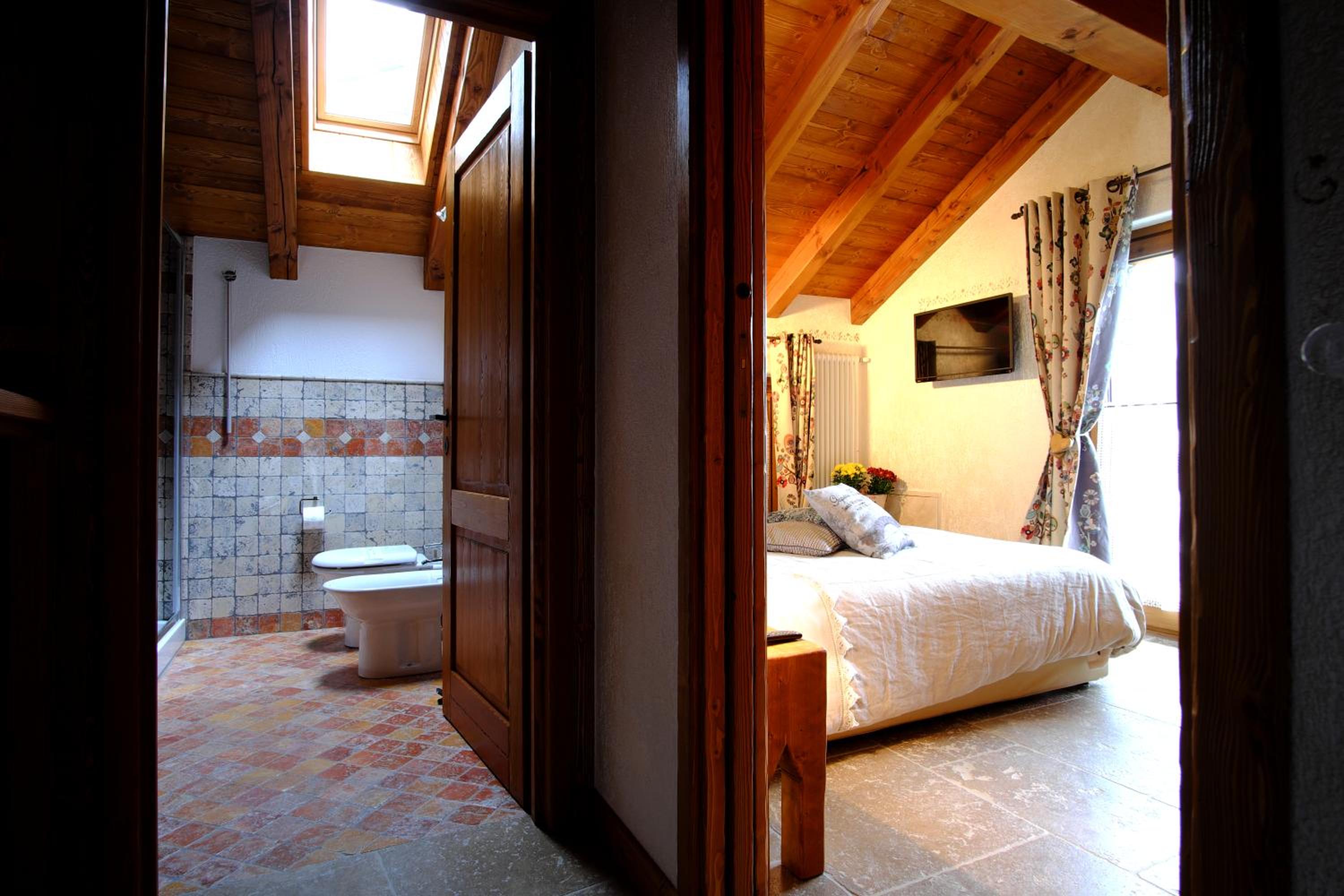 One-Bedroom Apartment with Terrace photo 2
