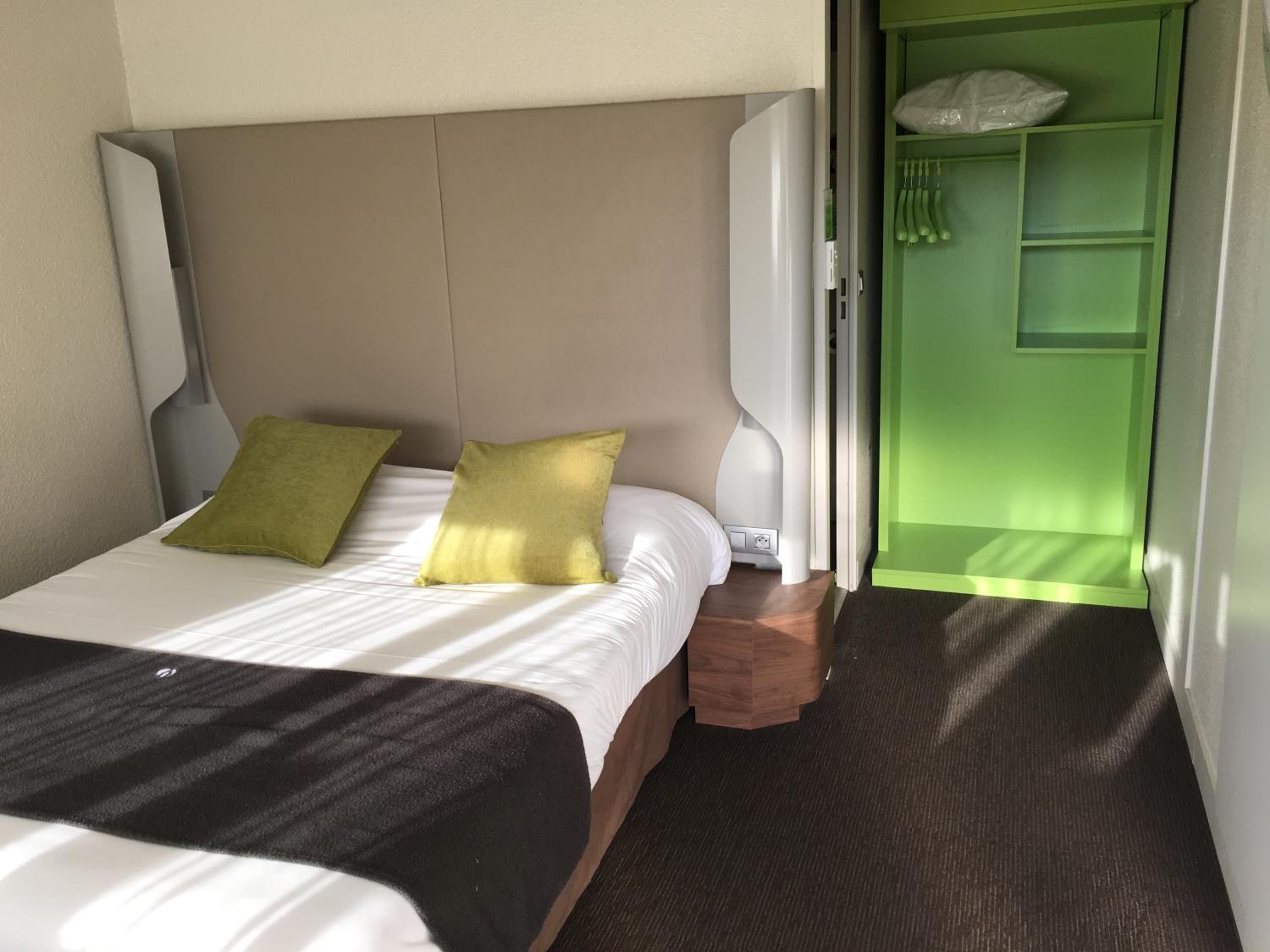 Standard Twin Room - Photo 7