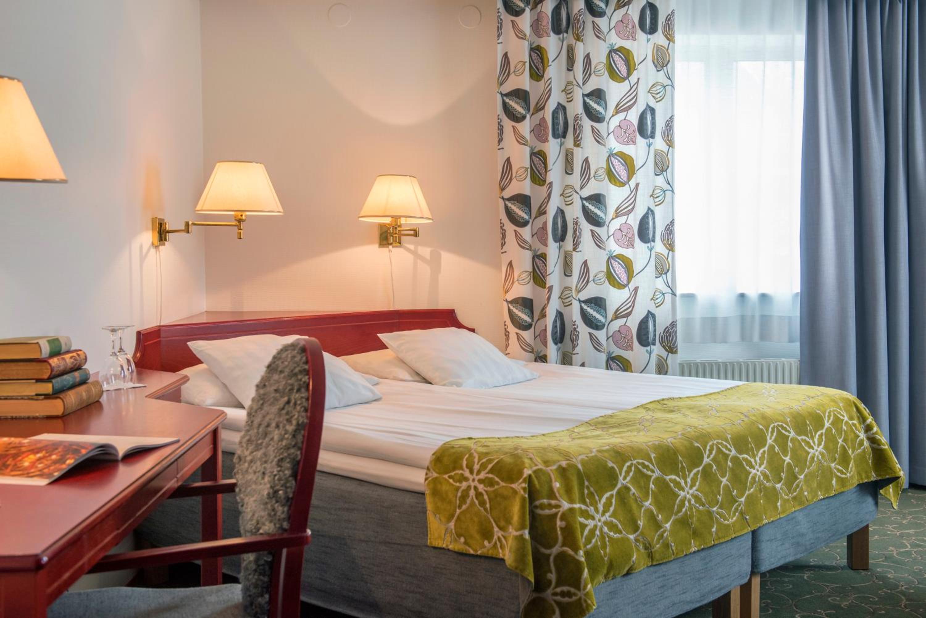 Standard Double Room with Two Single Beds - Non-Smoking - Photo 6