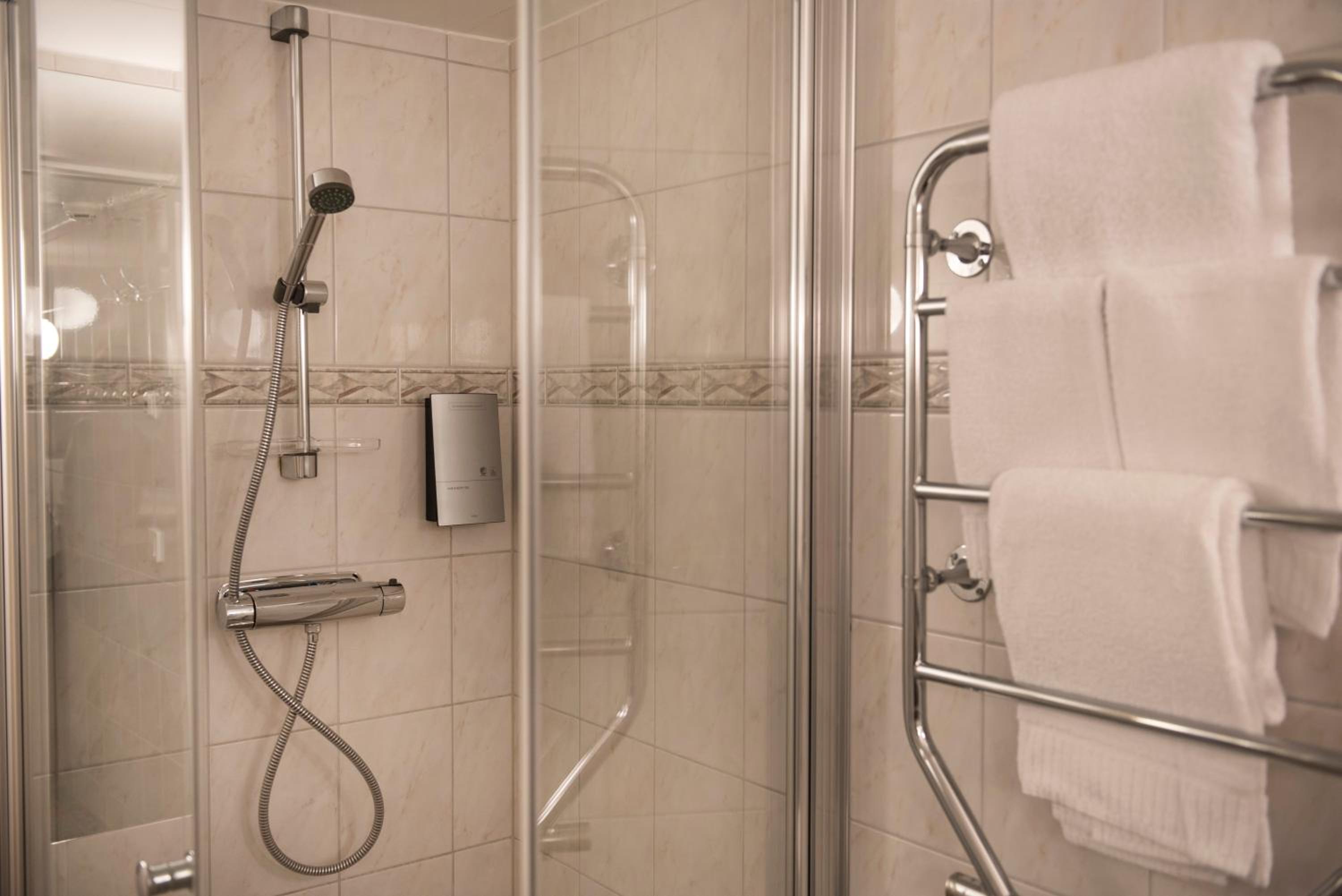 Standard Double Room with Two Single Beds - Non-Smoking - Photo 7