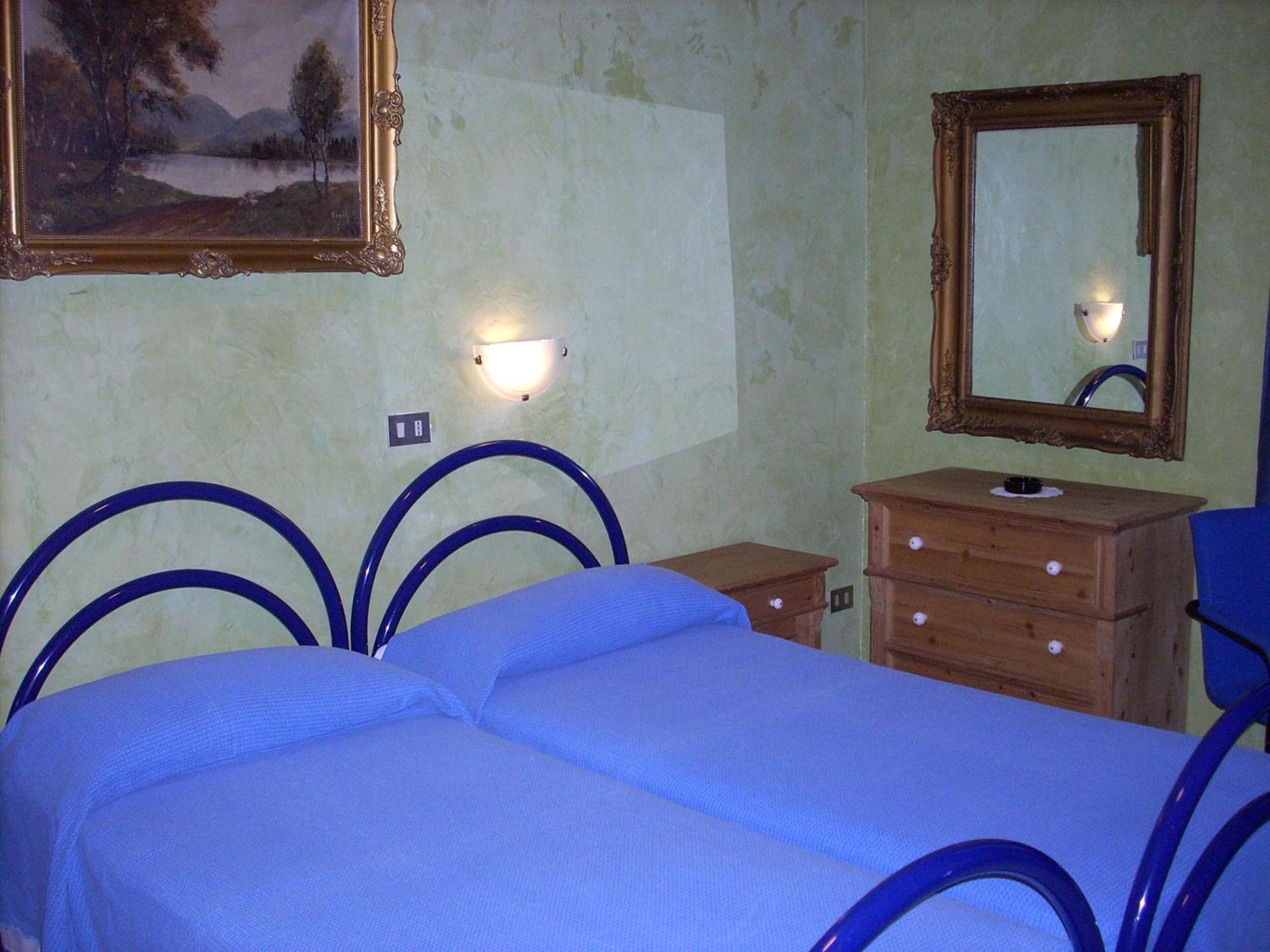 Single Room with Shared Bathroom