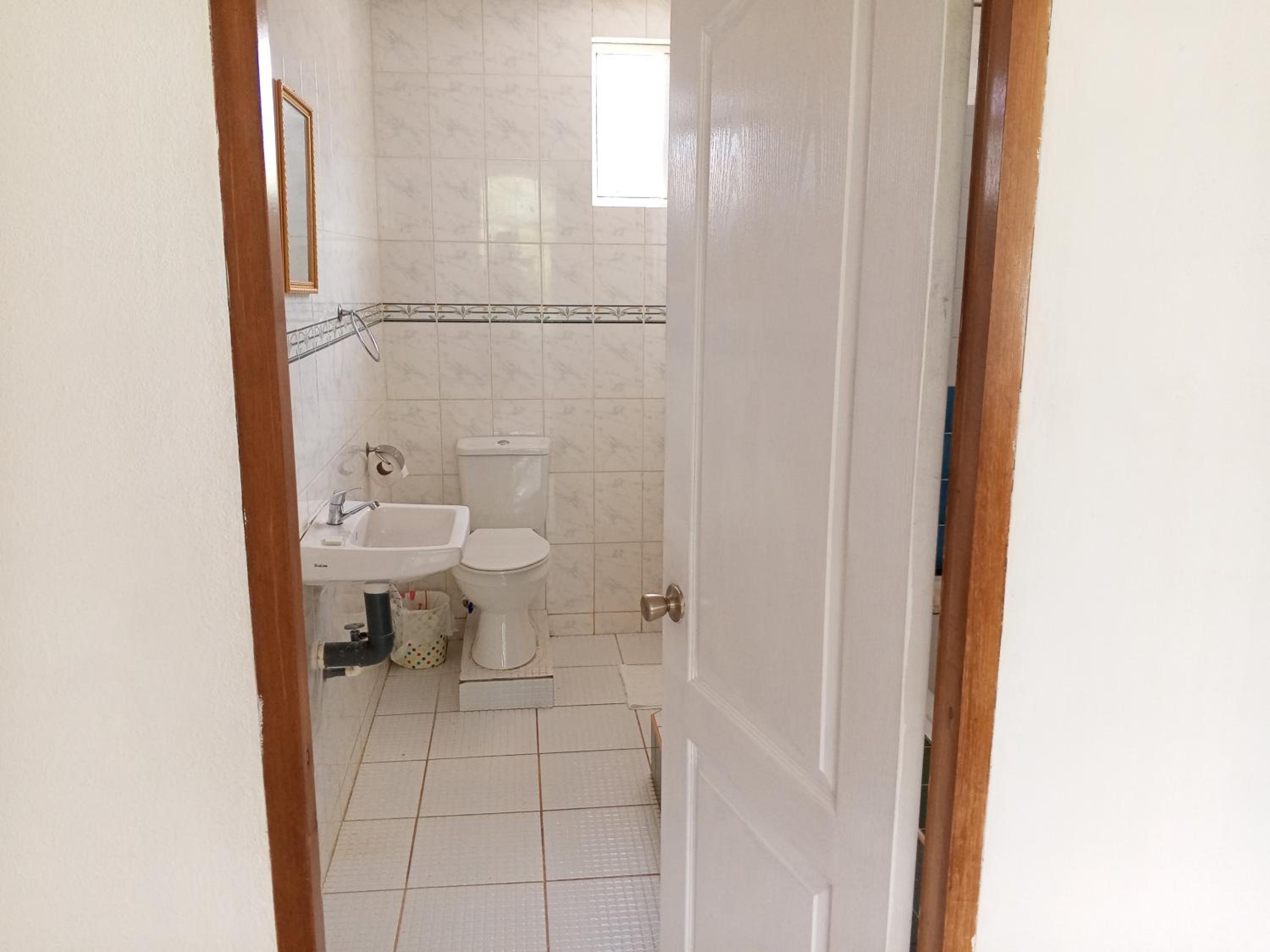 Apartment With Shared Bathroom photo 3
