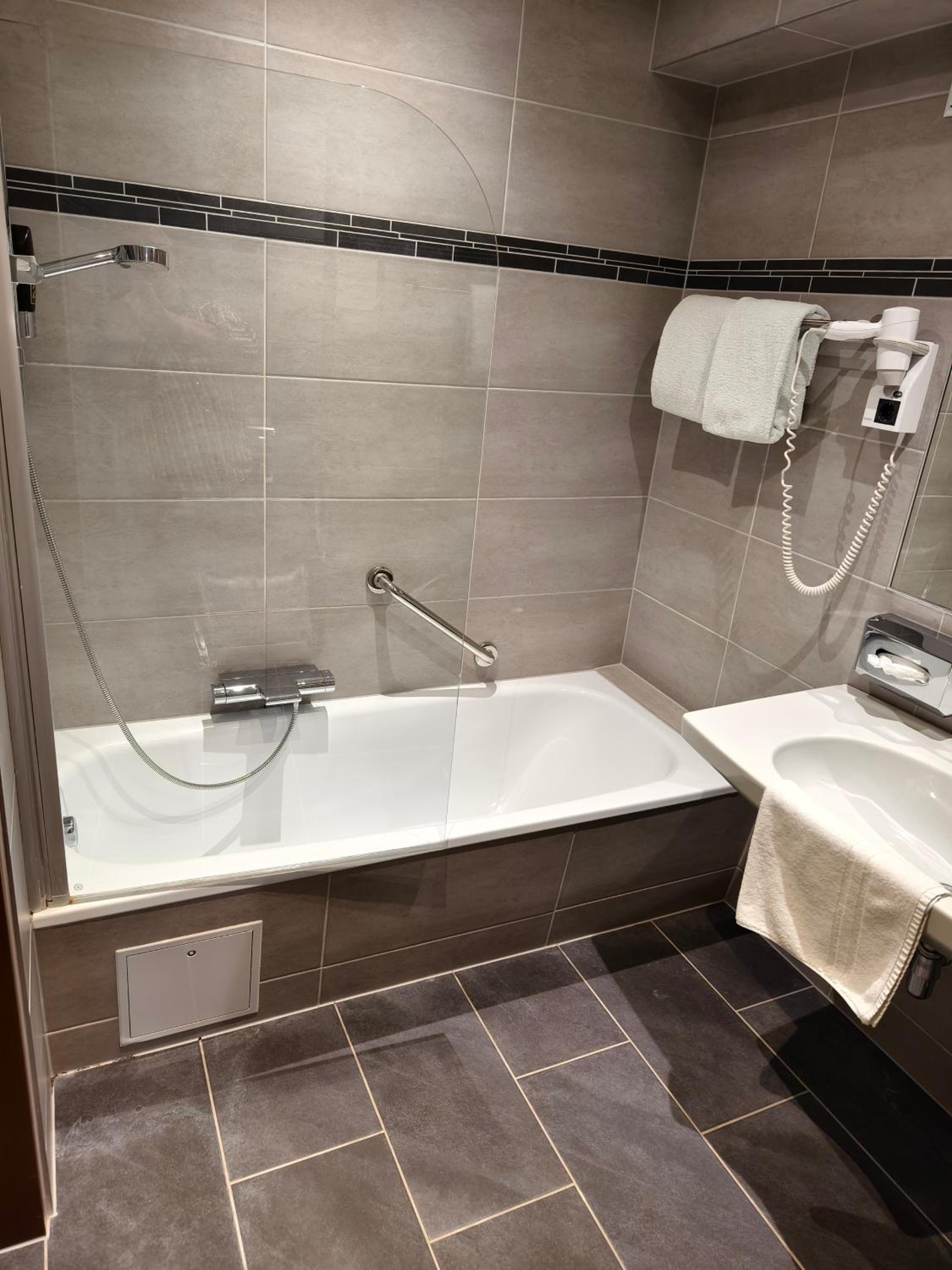 Large Double Room - Photo 2