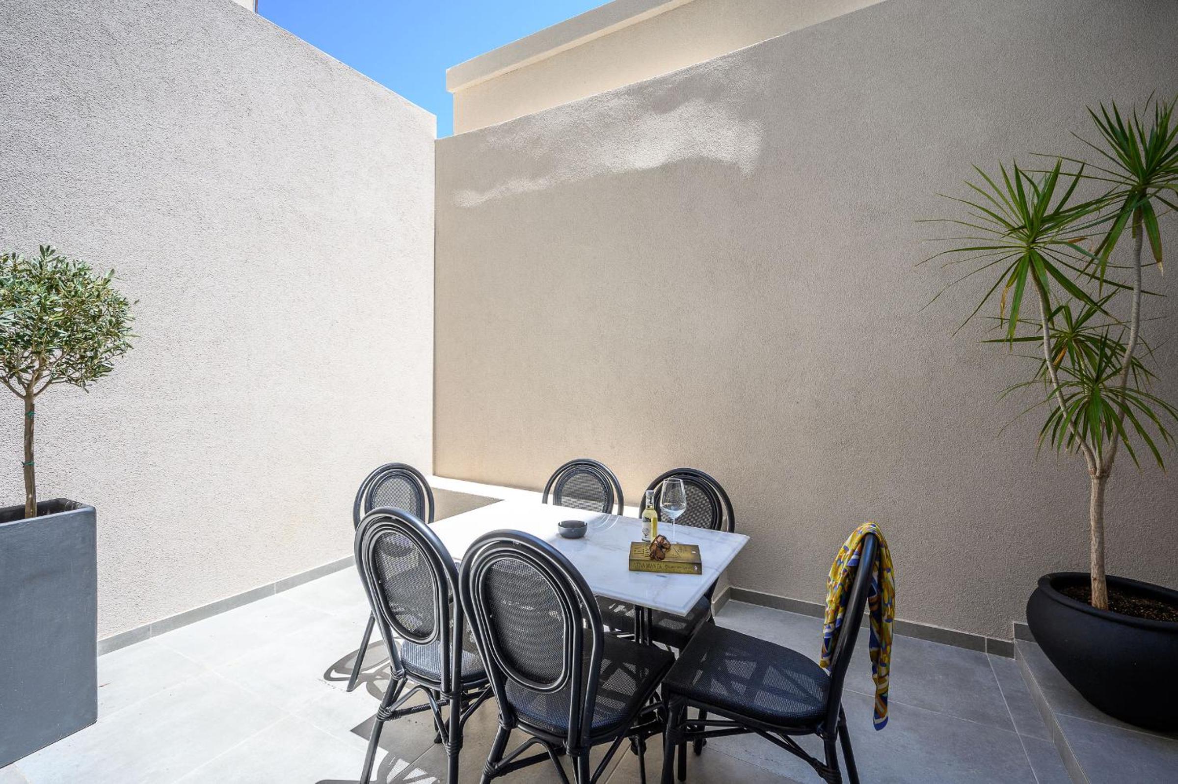 Superior One-Bedroom Apartment with Balcony photo 2