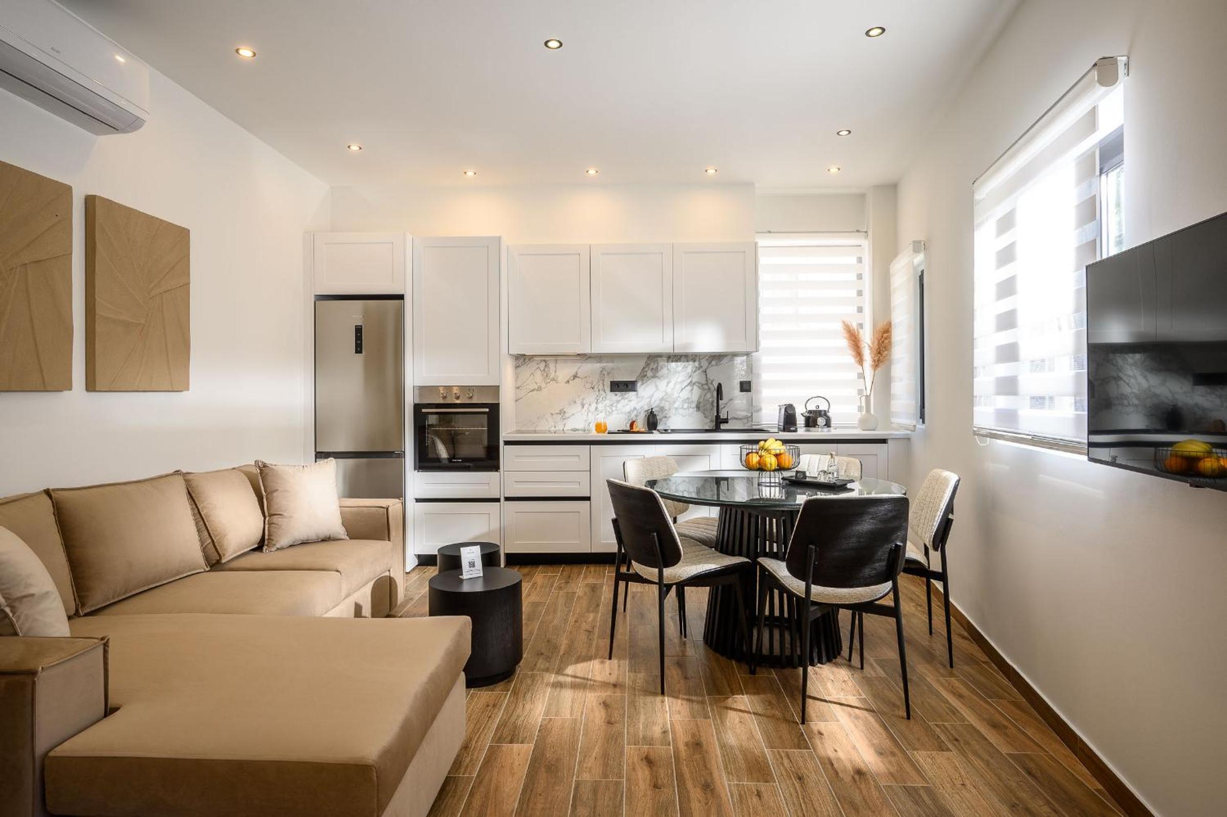 Three-Bedroom Apartment with Balcony photo 1