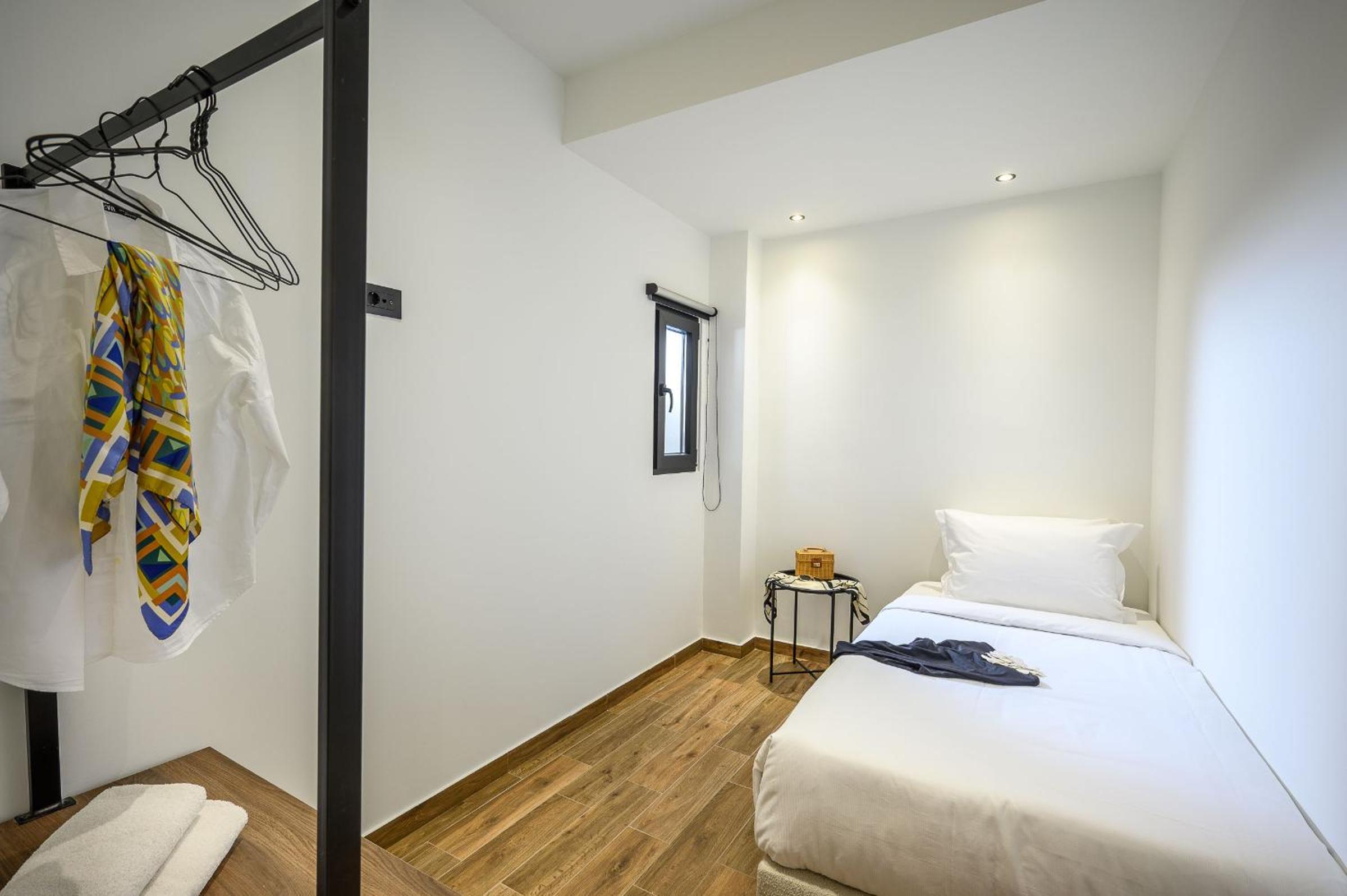 Three-Bedroom Apartment with Balcony photo 3