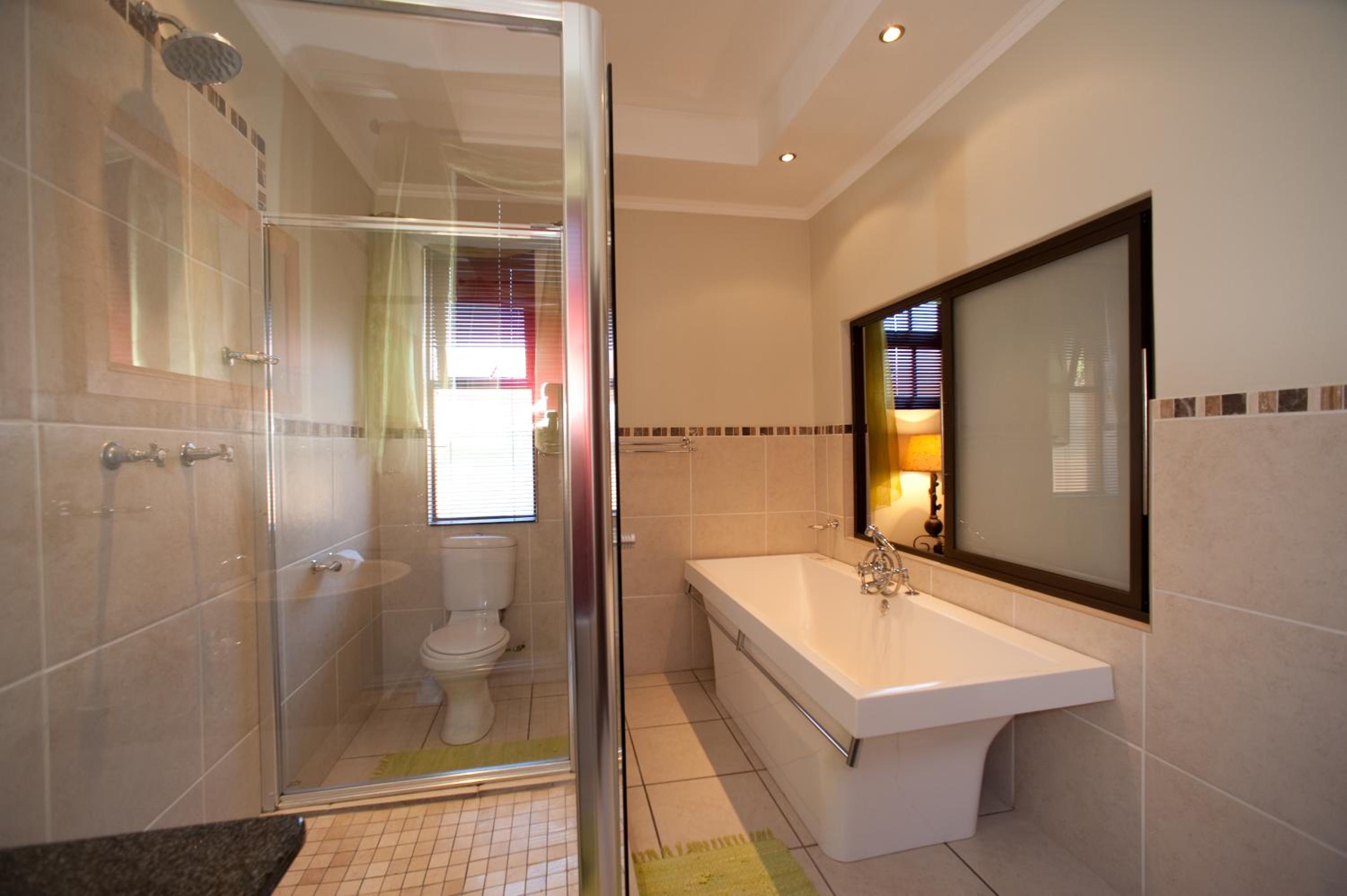 Suite - Photo 3
