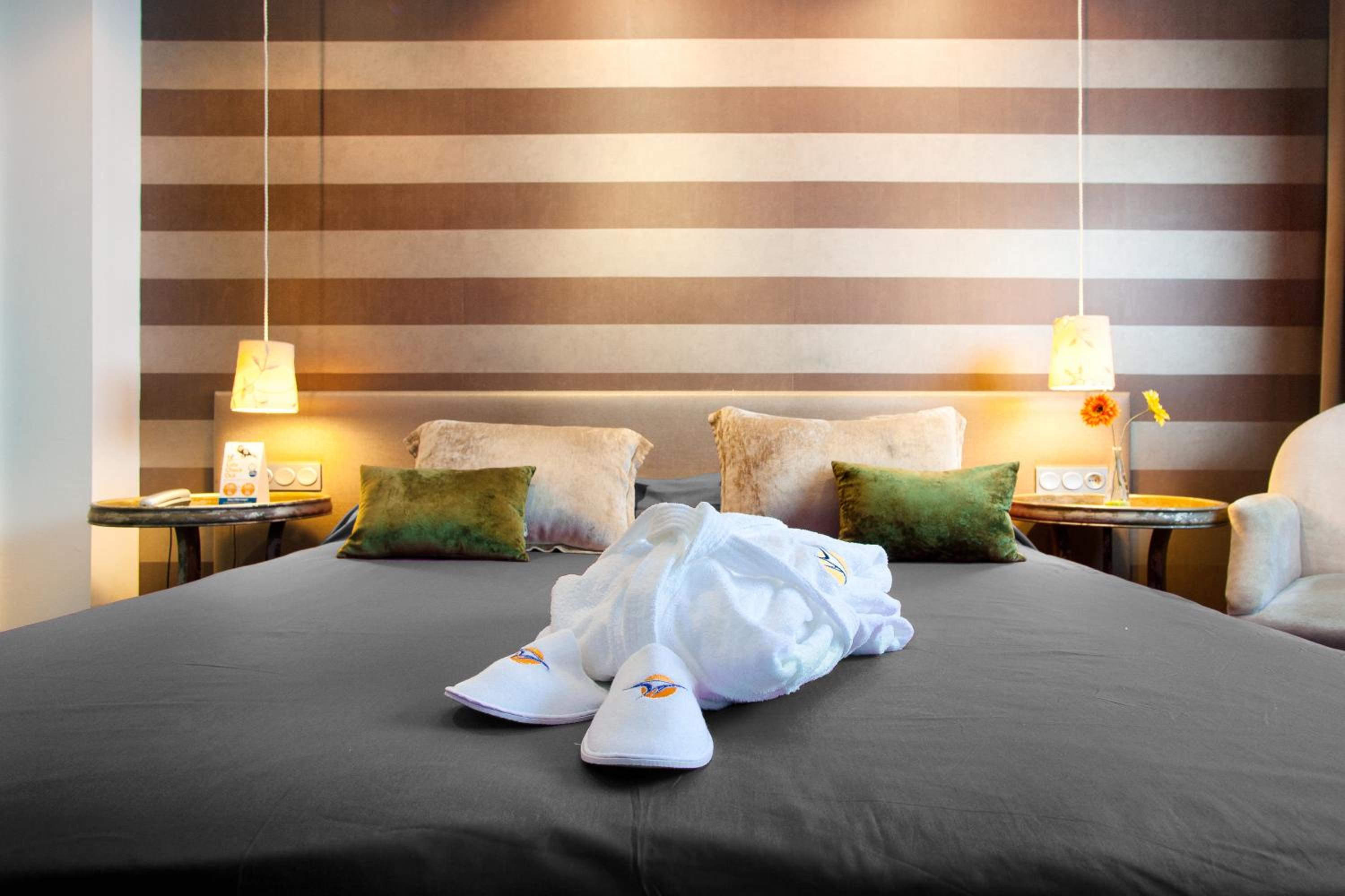 Superior Double or Twin Room - Photo 12