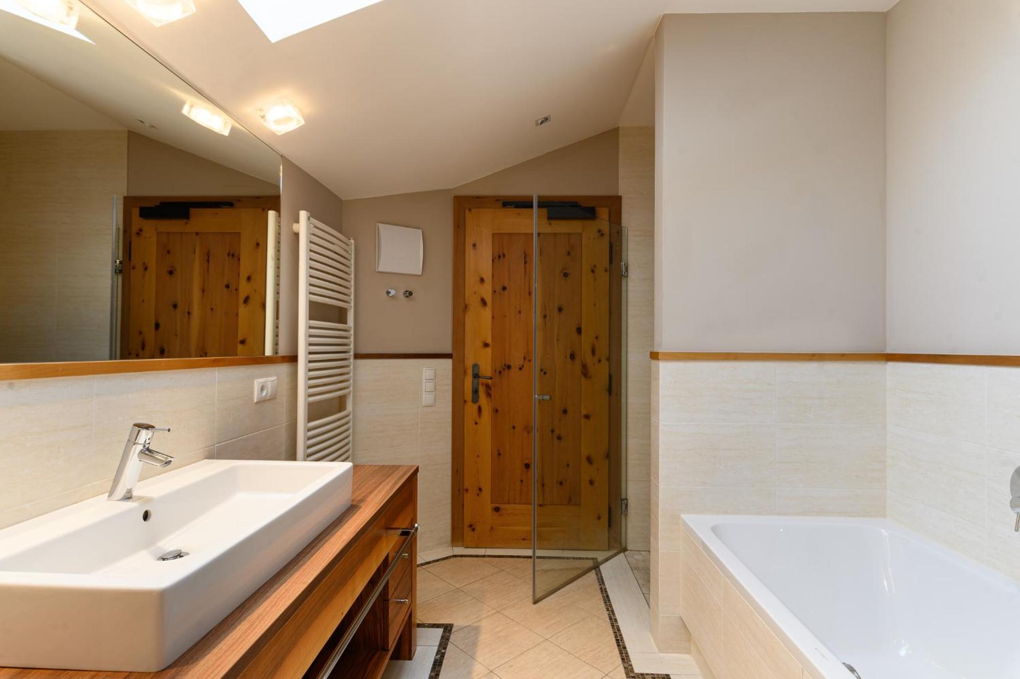 Deluxe Double Room with Bath photo 2
