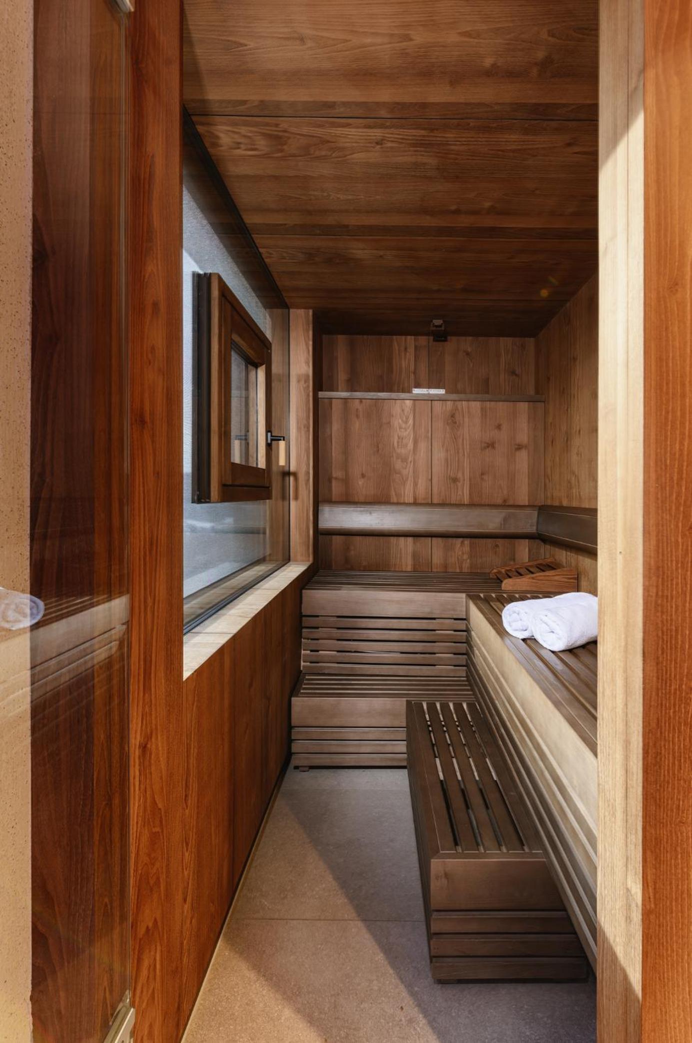 Deluxe Double Room with Bath photo 3