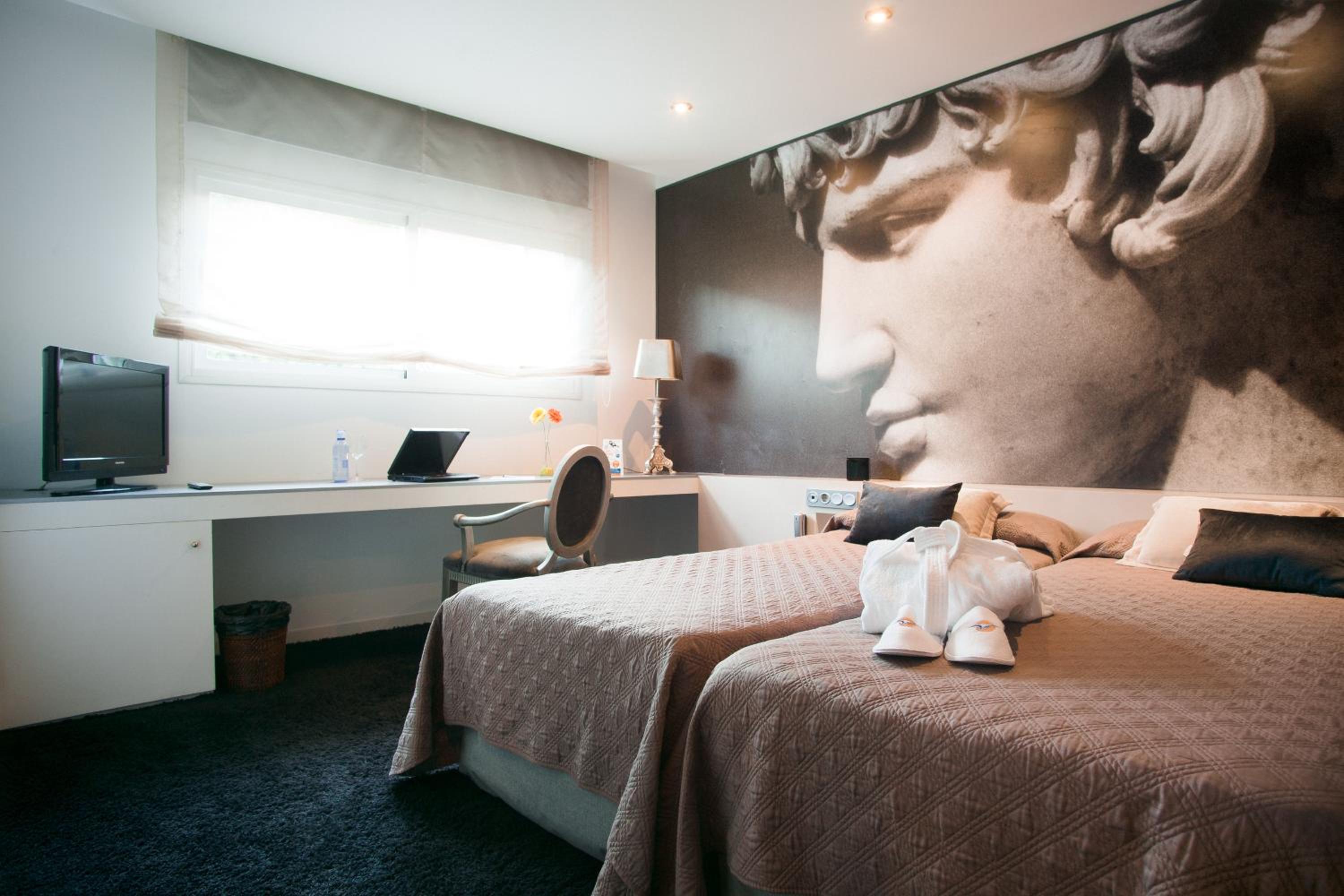Double or Twin Room - Photo 2