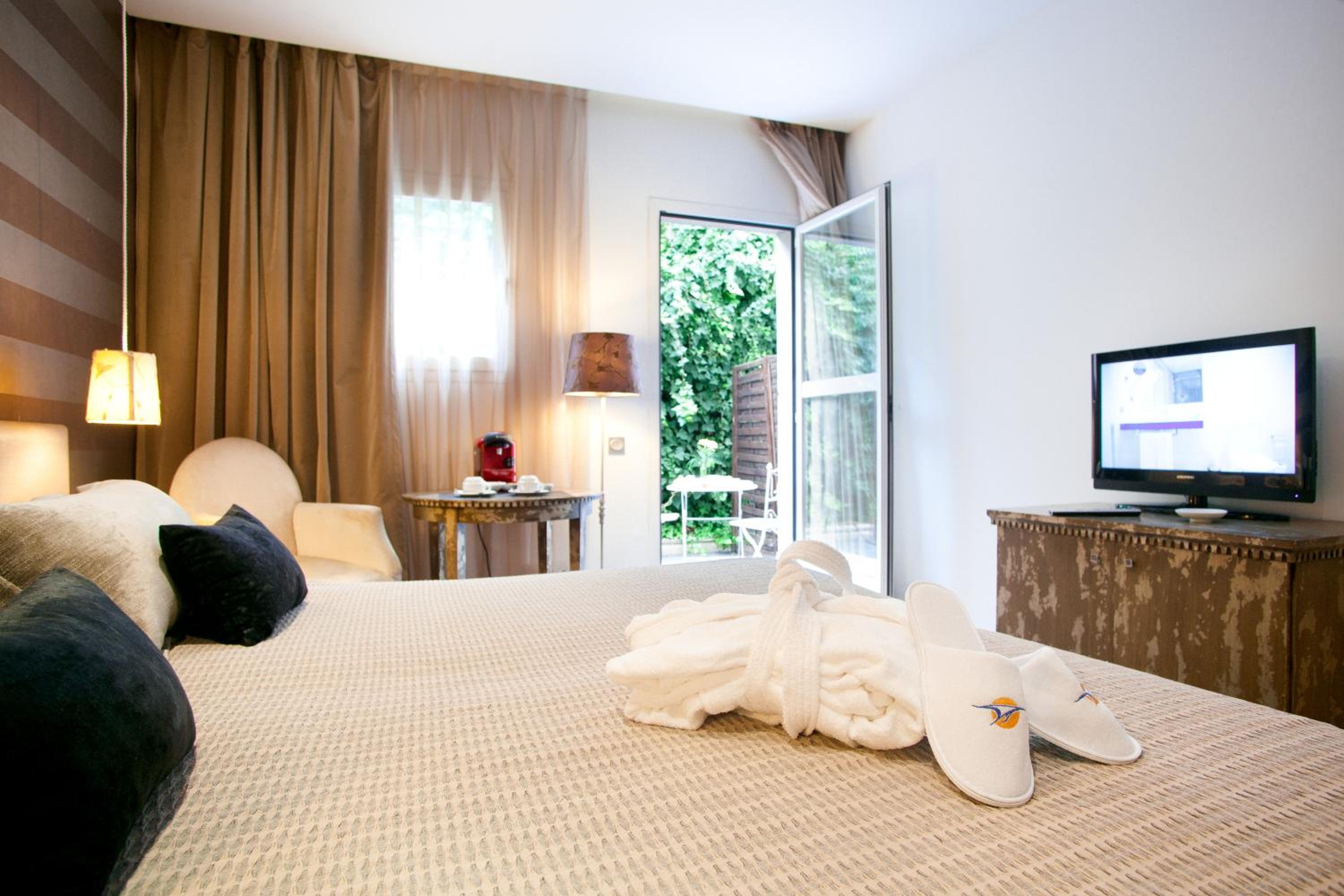 Superior Double or Twin Room - Photo 14