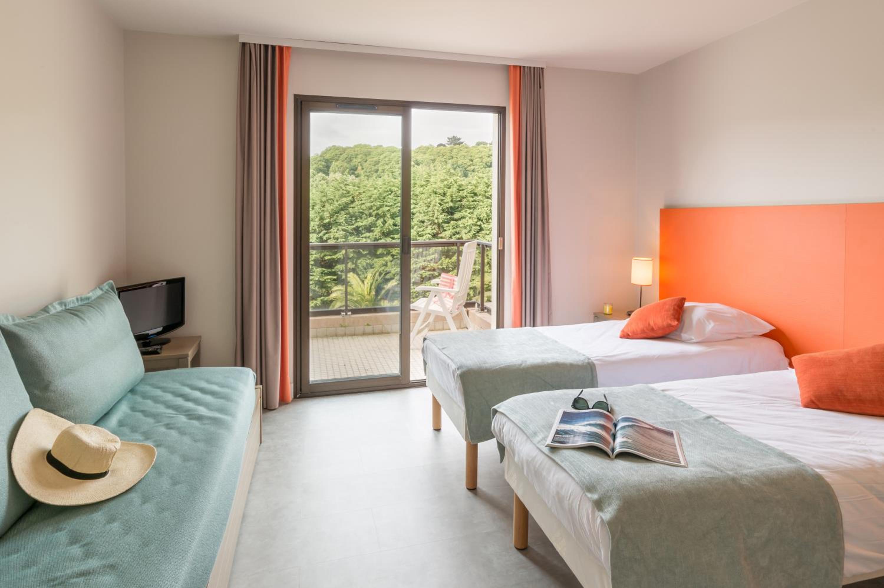 One-Bedroom Apartment with Terrace or Balcony (5 People) photo 3