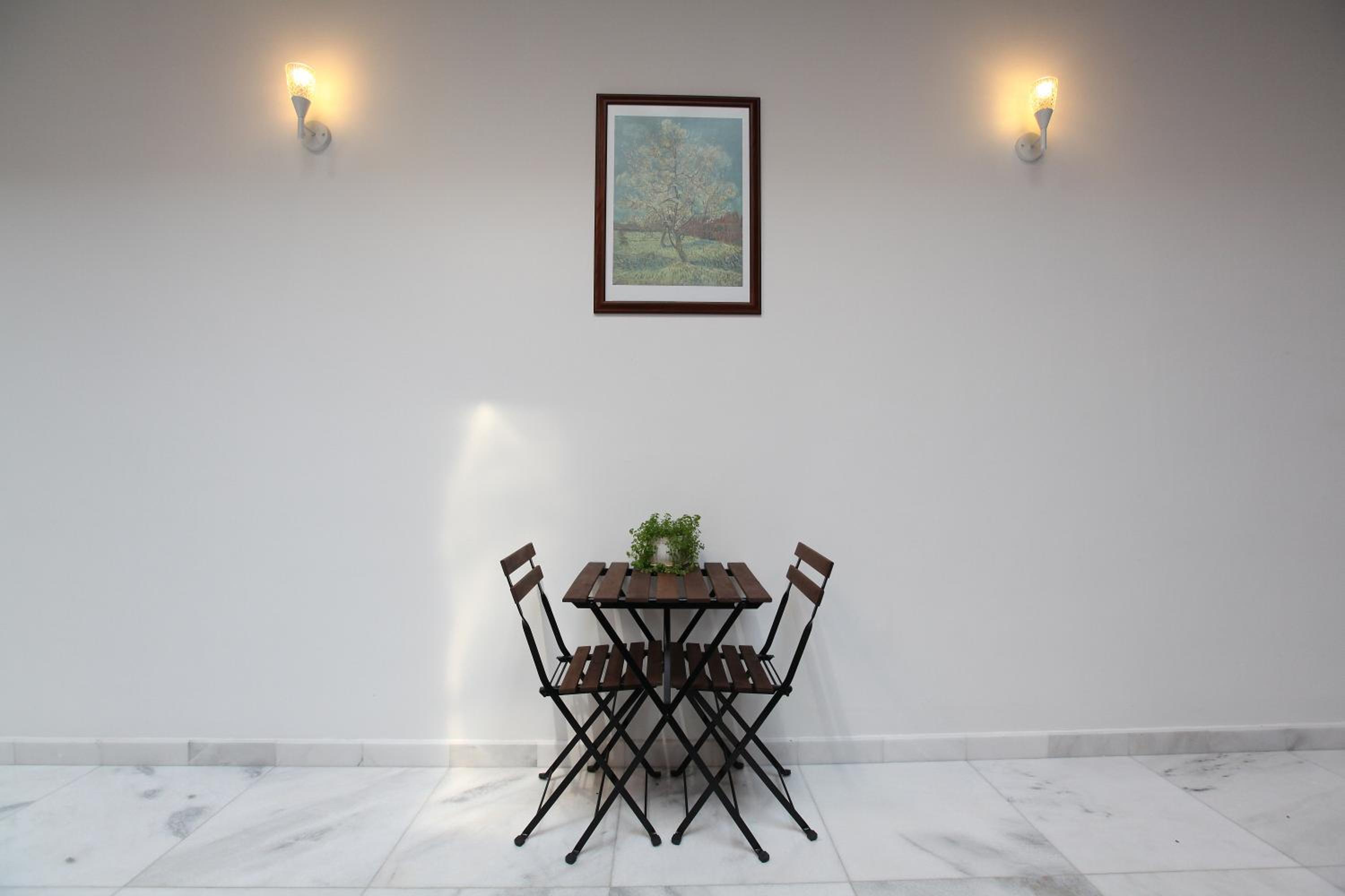 Exclusive Suite (Urban Town House - 164 feet from Hotel)