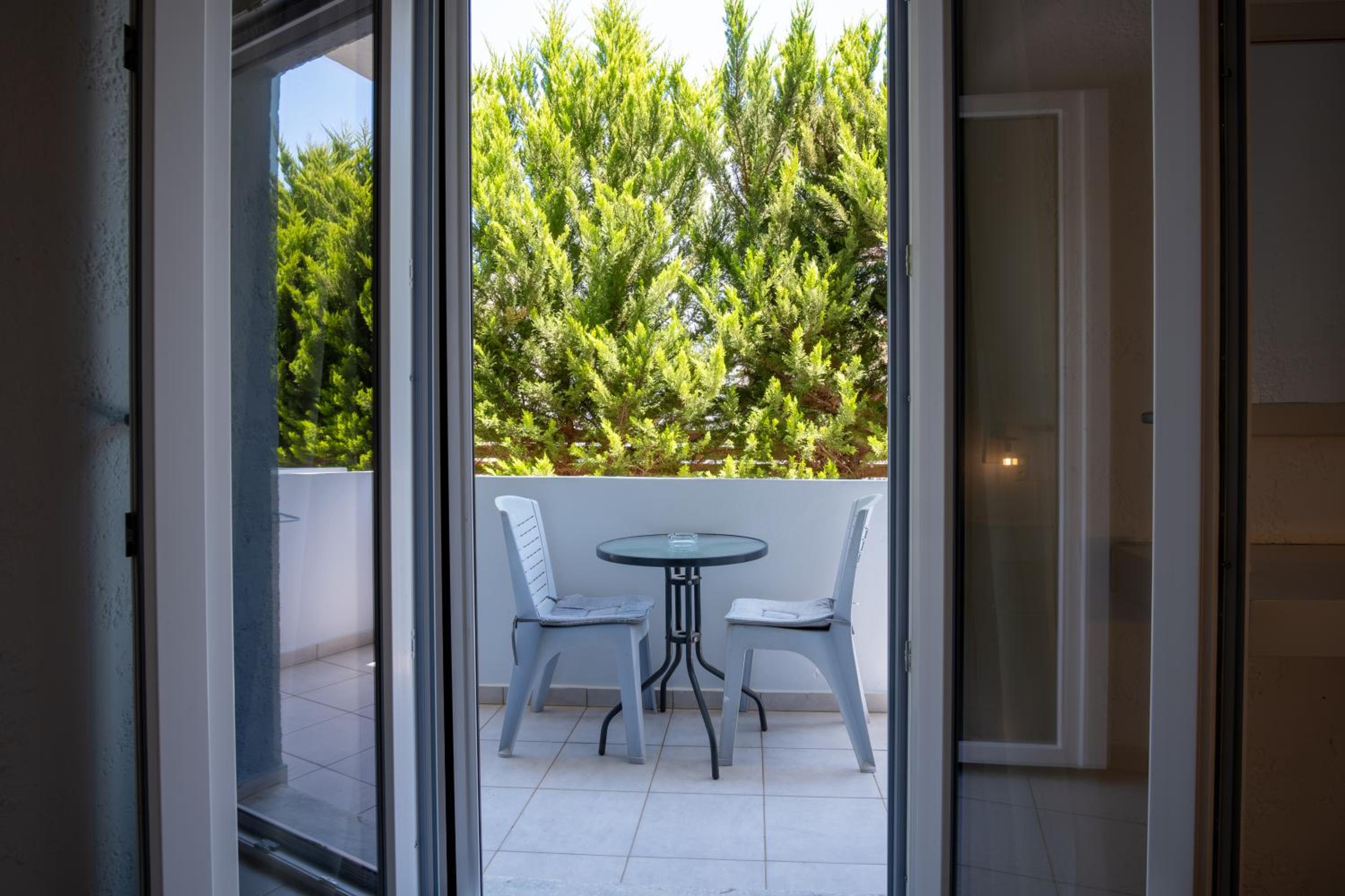 Family Room with Garden View