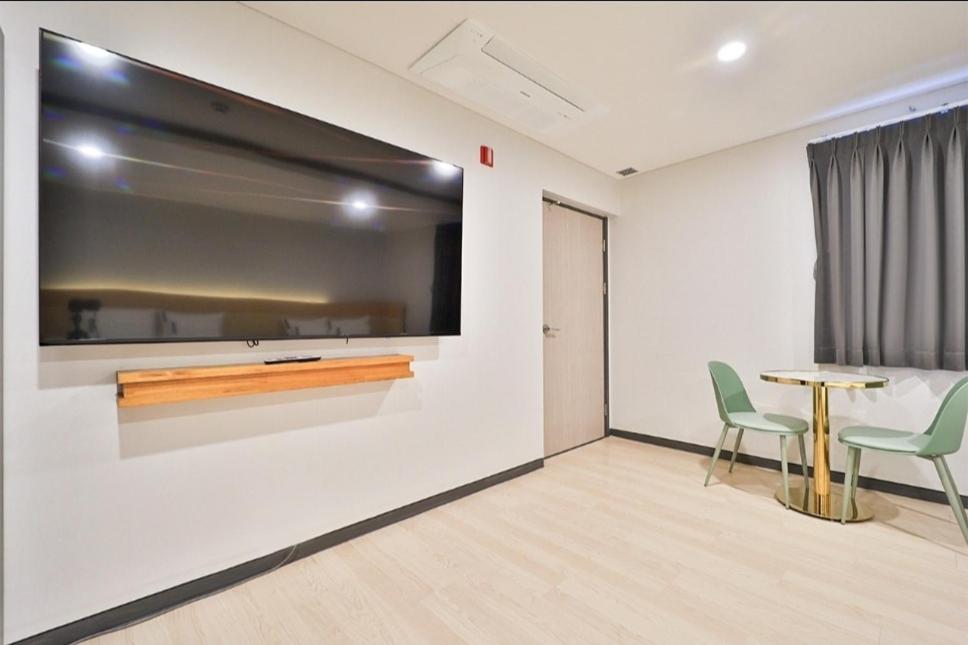 Superior Twin Room with City View