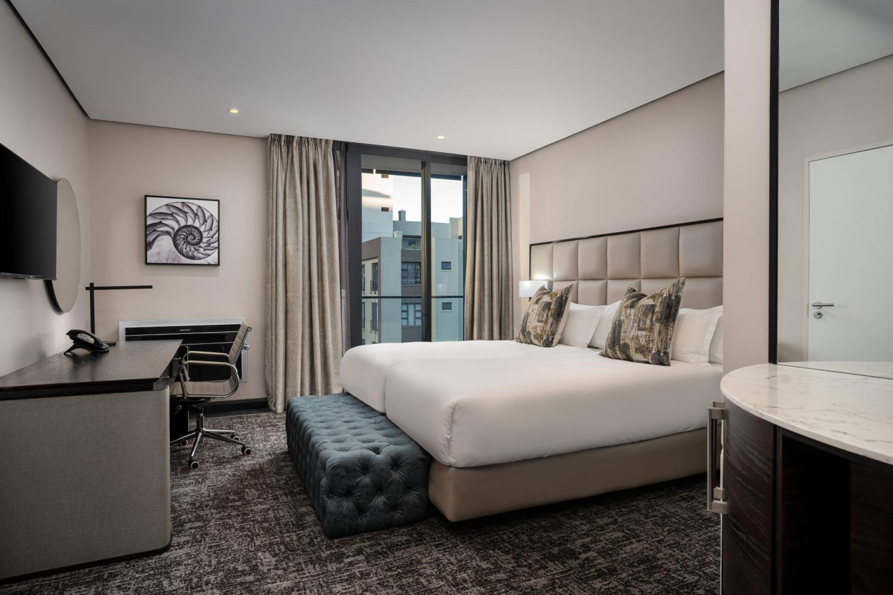 Deluxe King Room - Photo 1