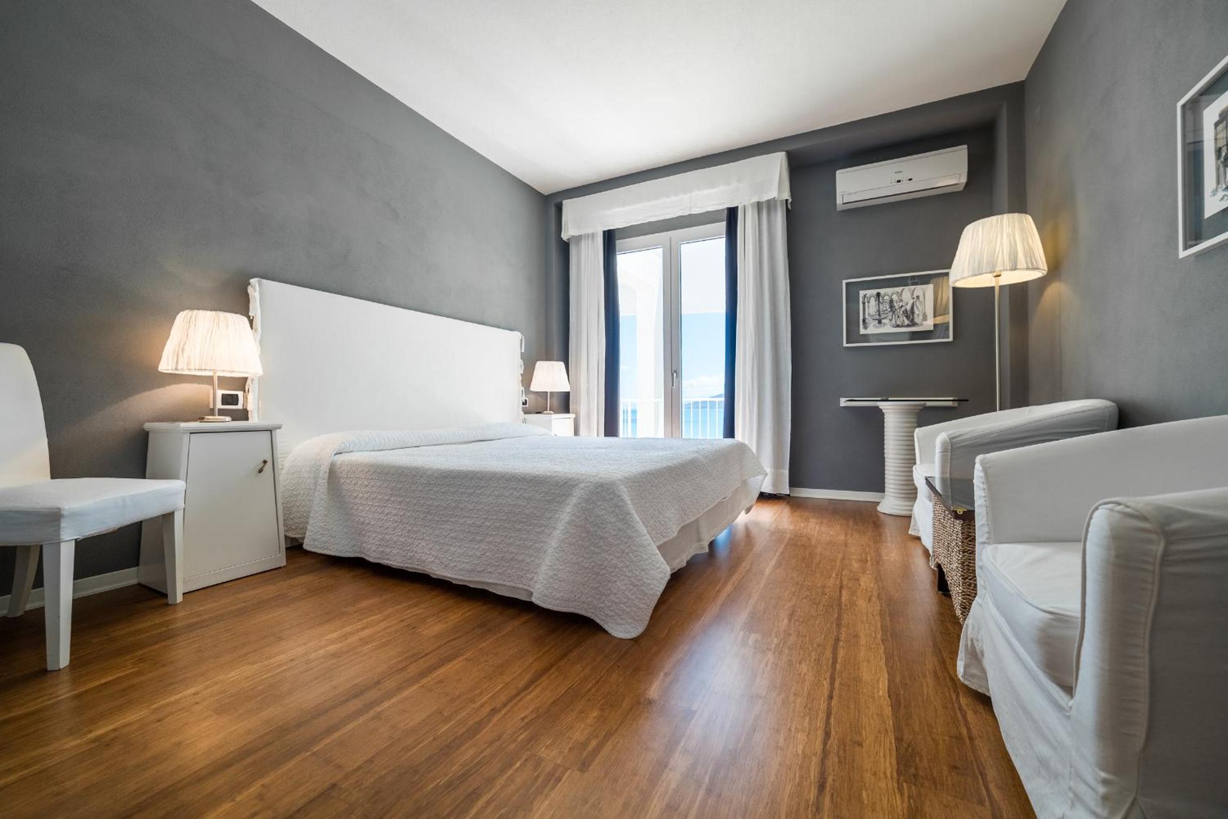 Double Room with Sea View - Photo 5