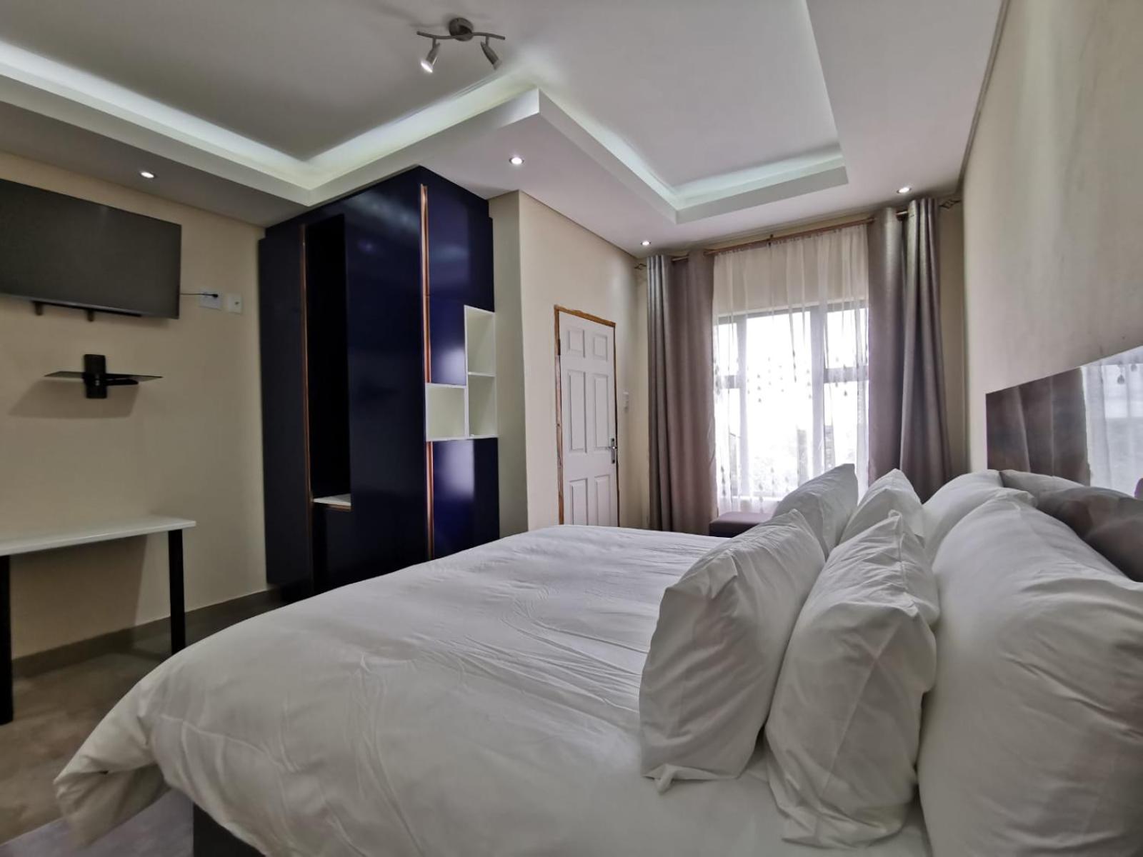 Deluxe King Room photo 1