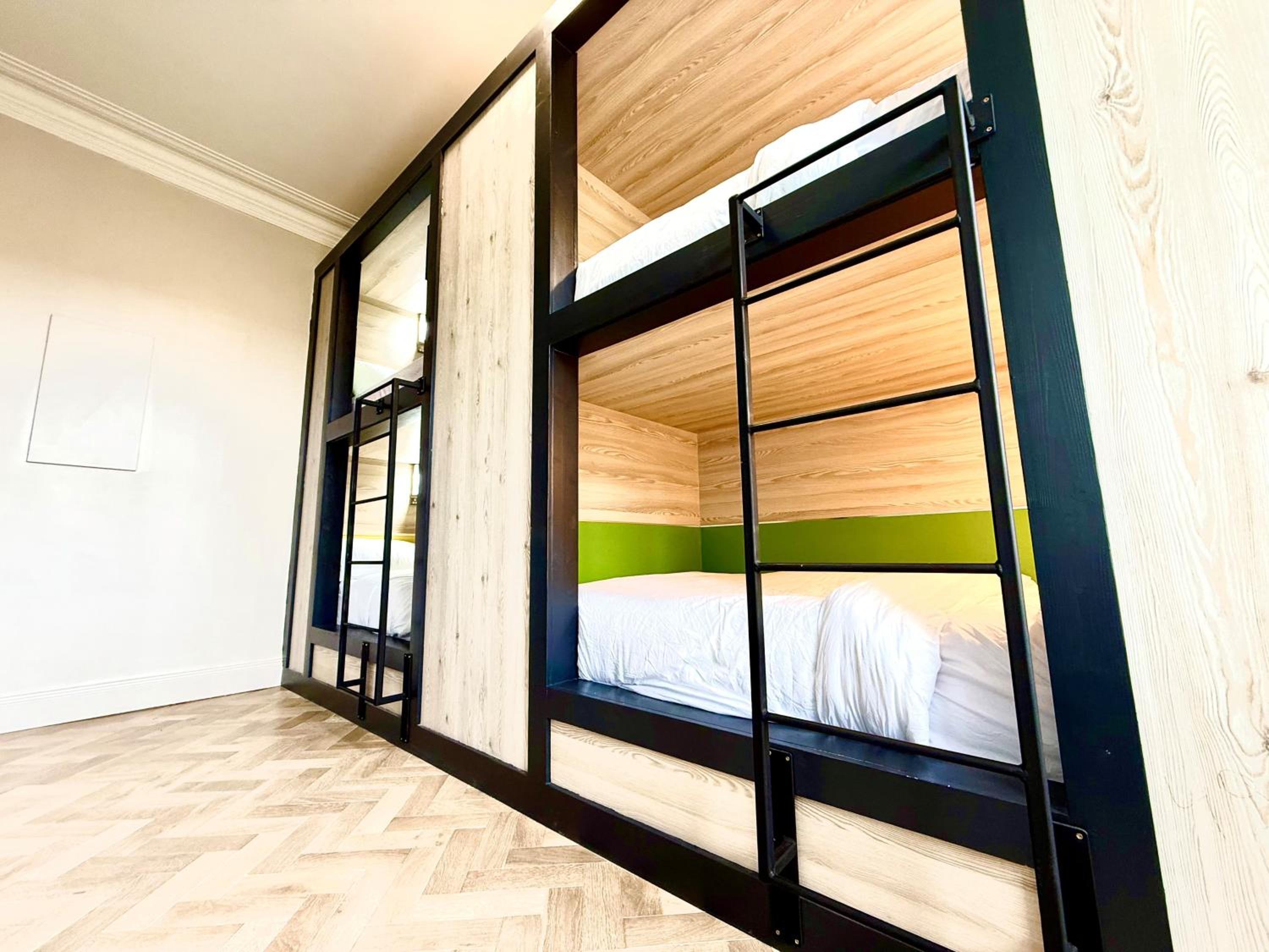 Double bed pod in a 4 bed mixed dorm photo 1