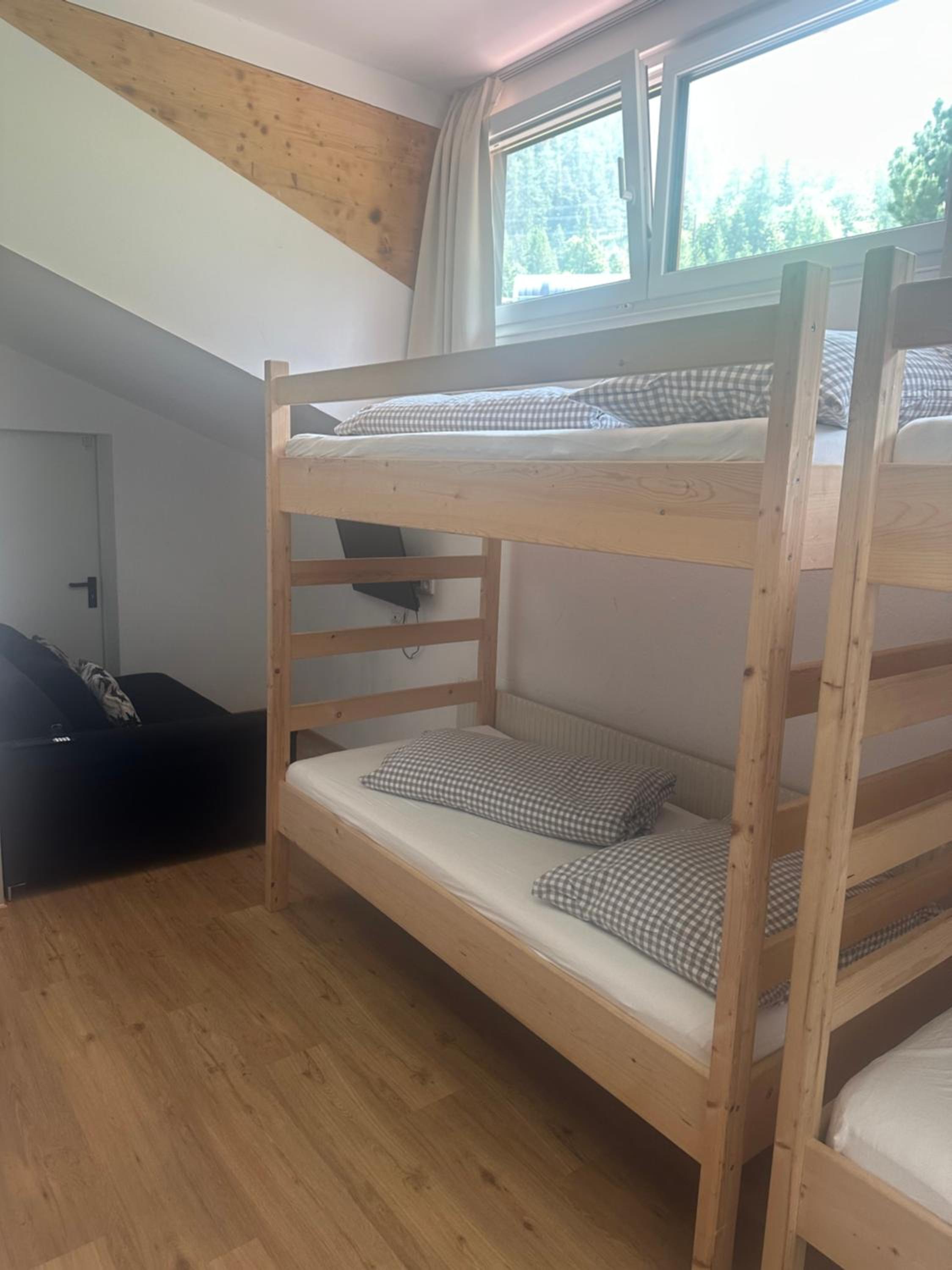 10-Bed Mixed Dormitory Room photo 1