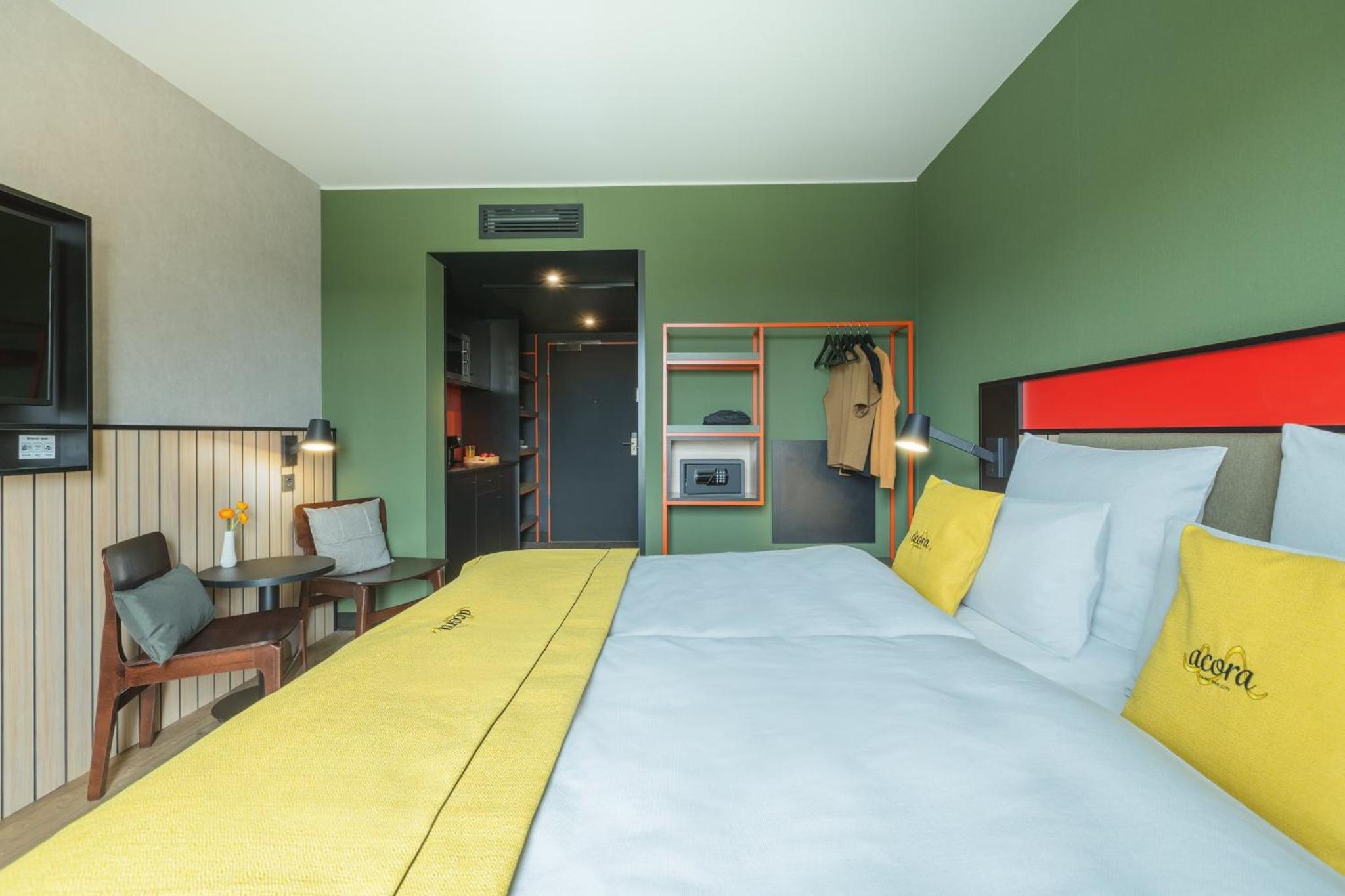 Premium Queen Room with Kitchenette thumbnail 5
