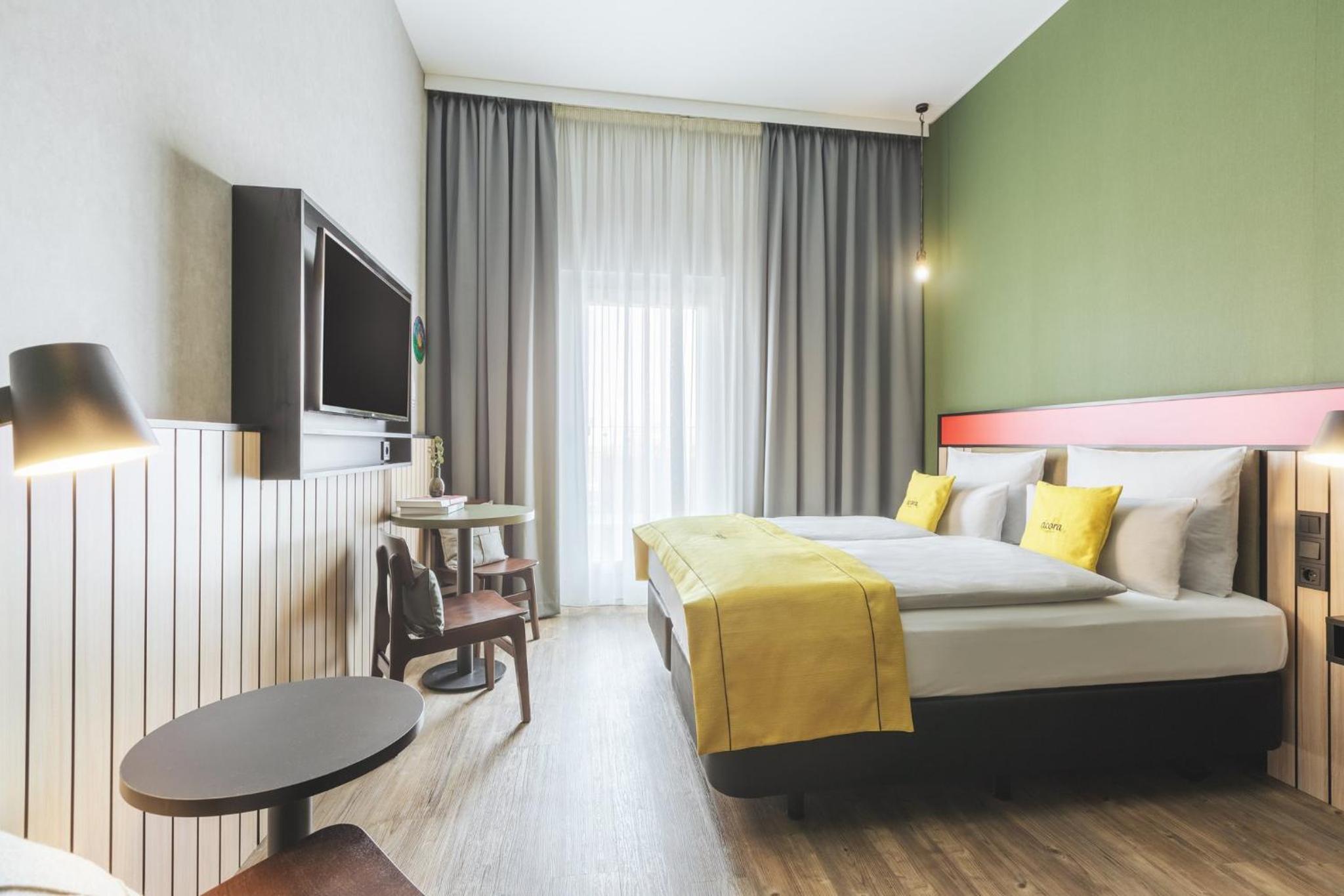 Premium Queen Room with Kitchenette thumbnail 6