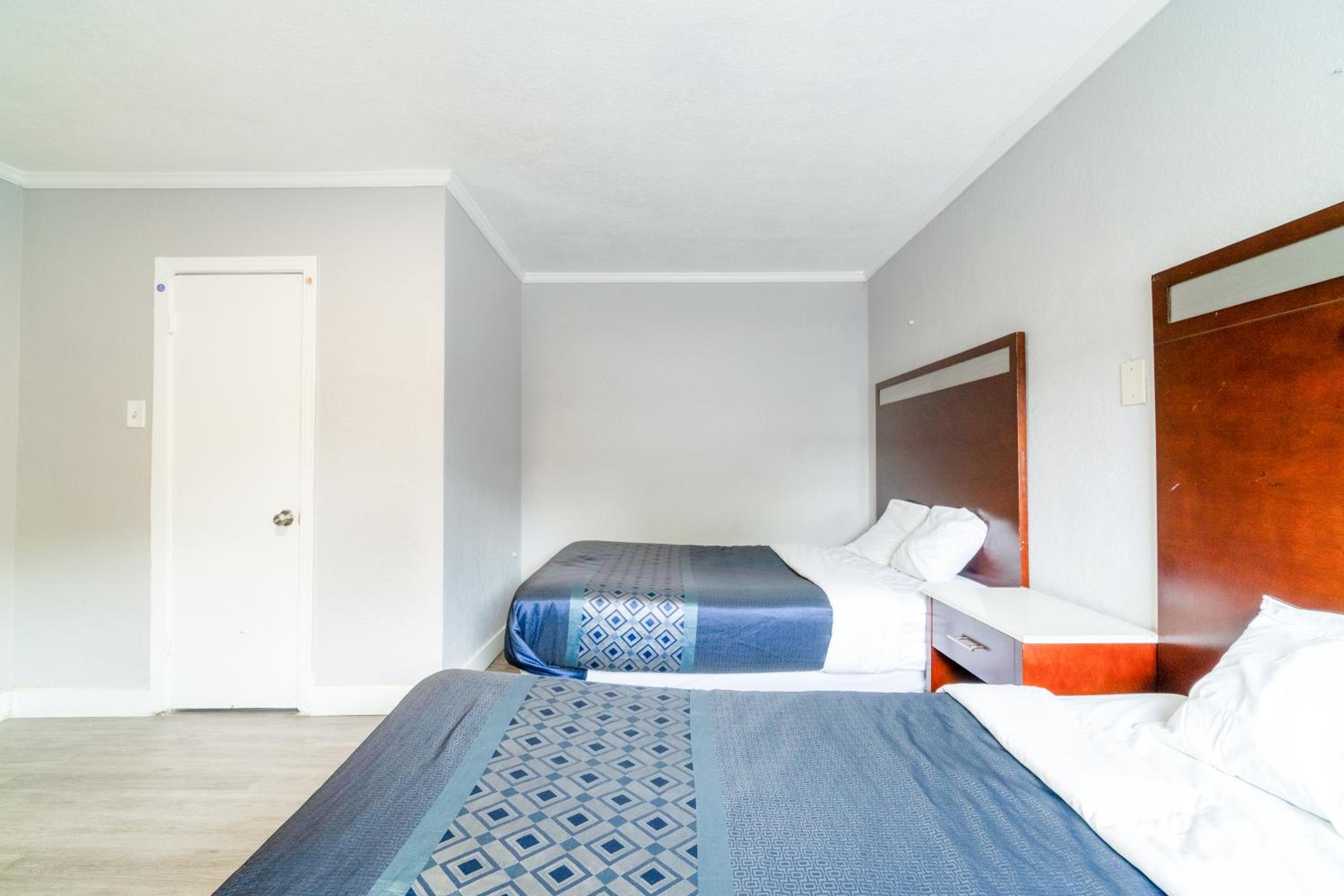 2 Full Beds Non-Smoking - Photo 14