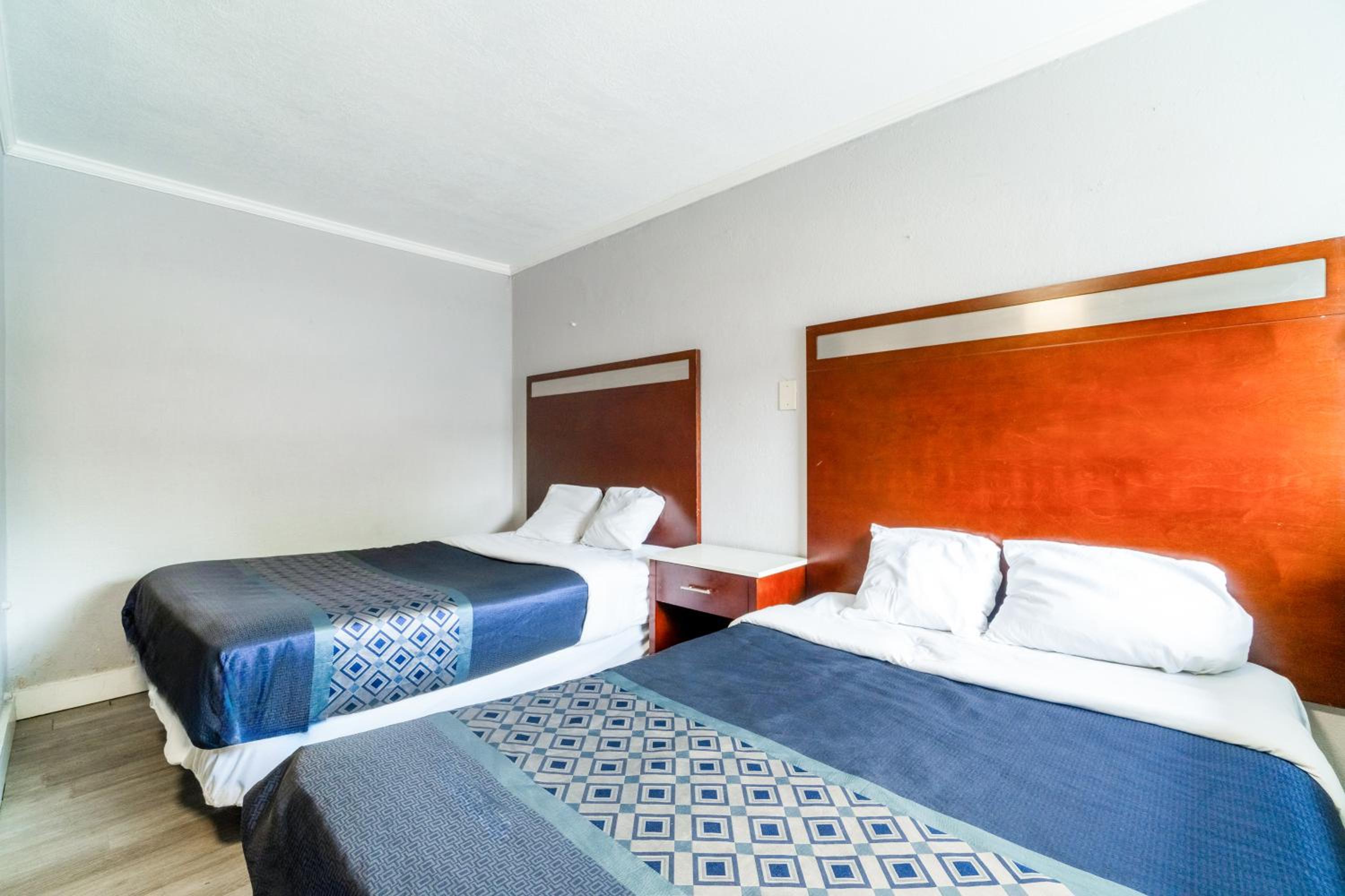 2 Full Beds Non-Smoking - Photo 1