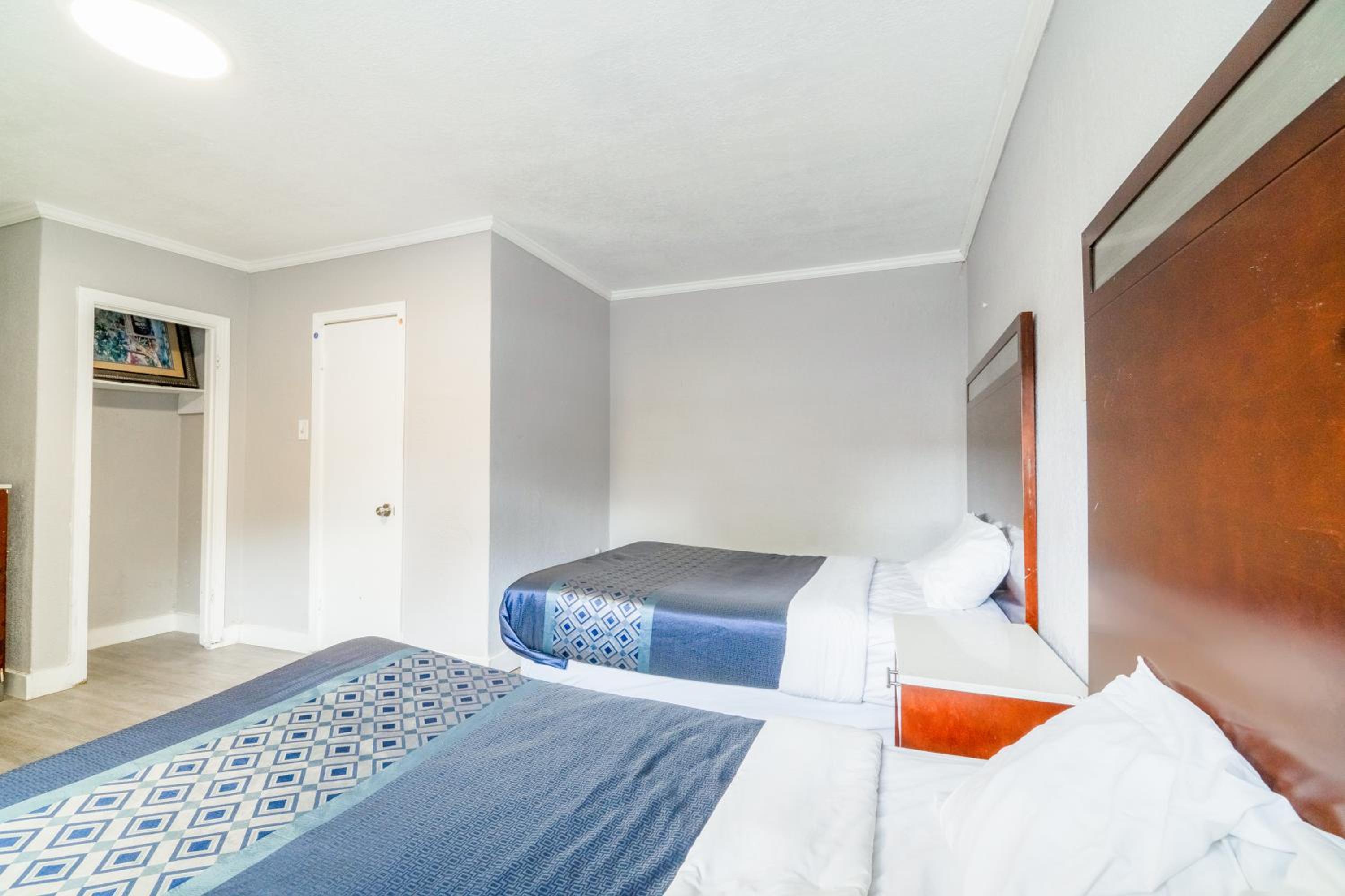 2 Full Beds Non-Smoking - Photo 6