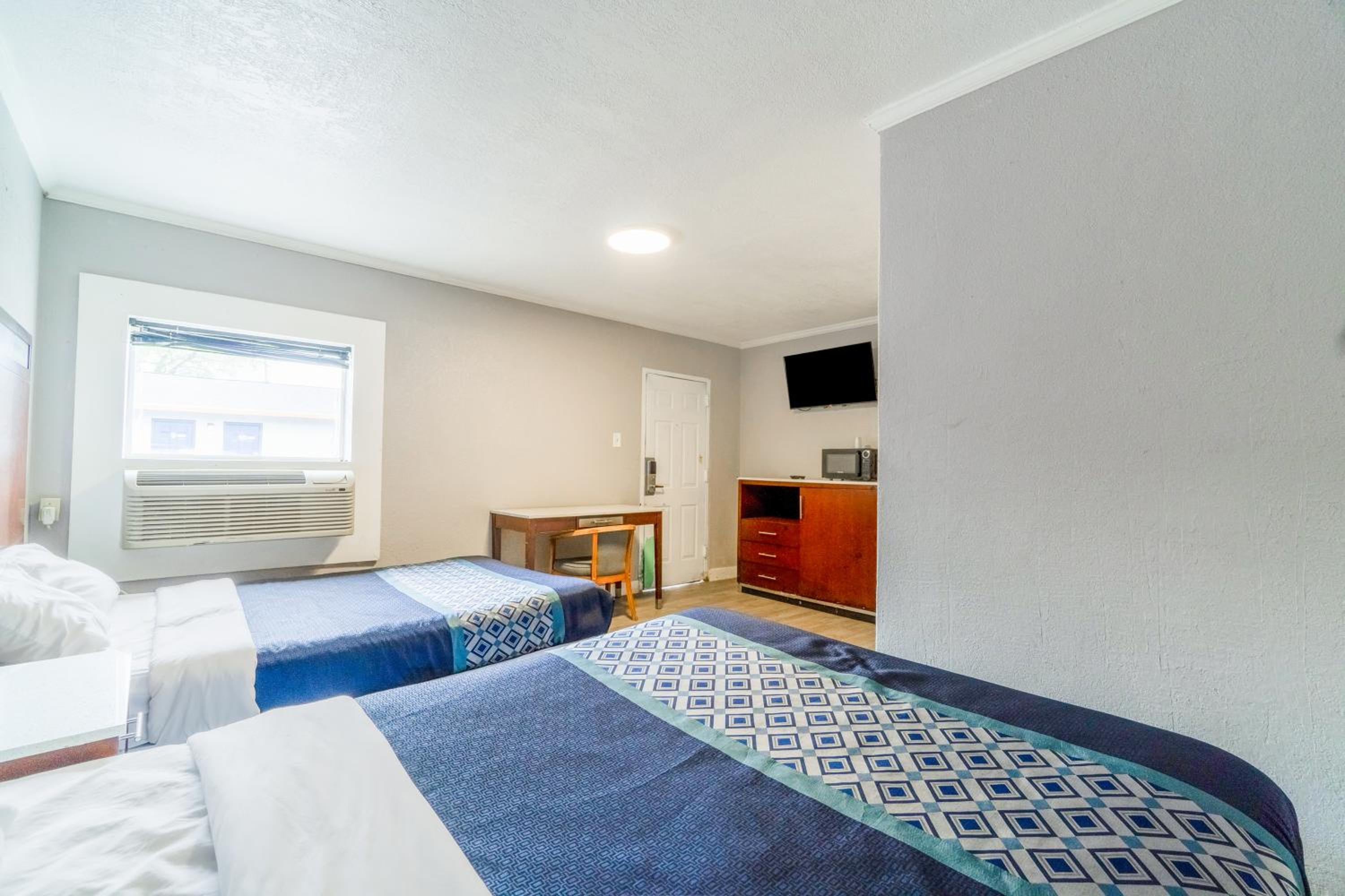 2 Full Beds Non-Smoking - Photo 8