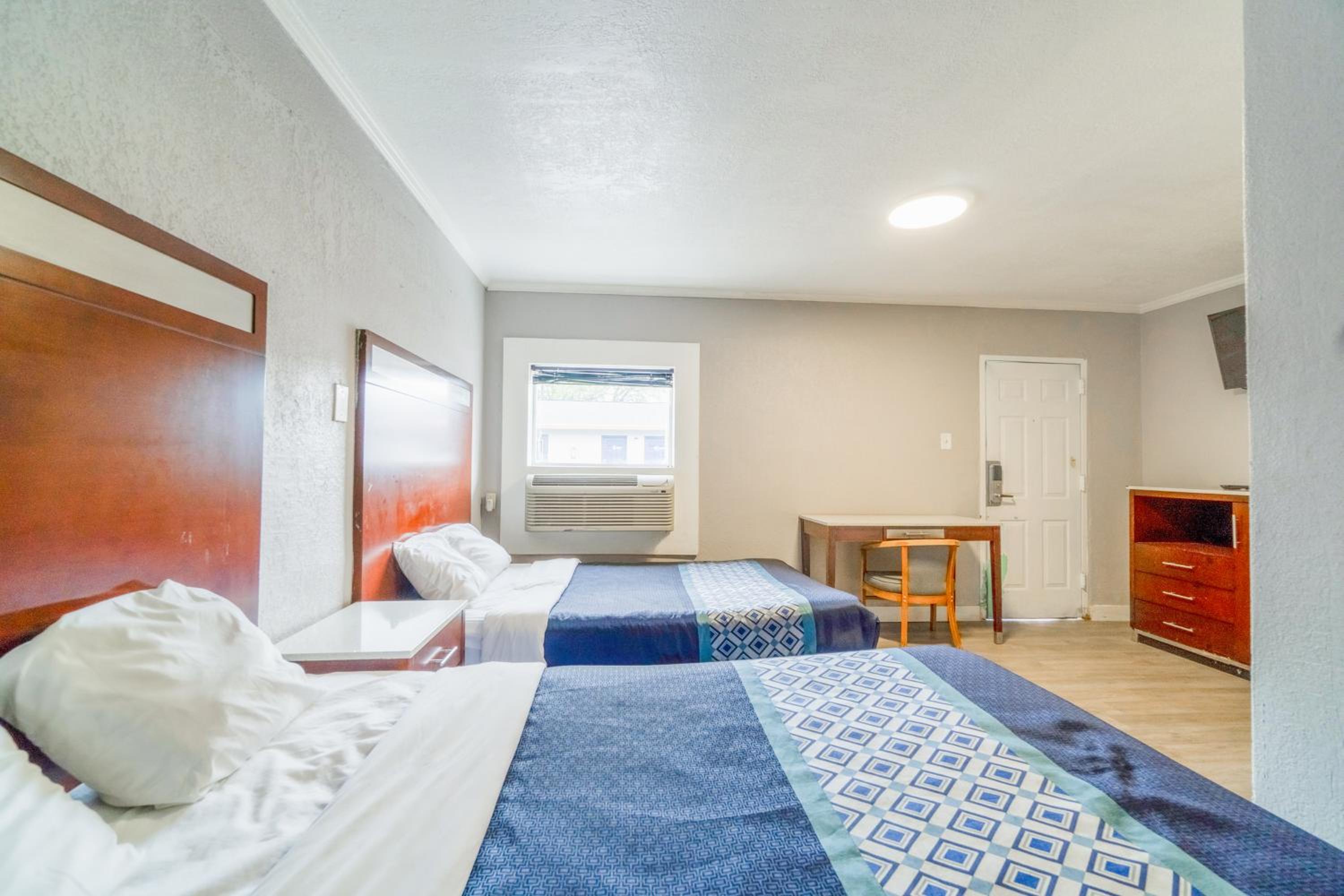 2 Full Beds Non-Smoking - Photo 10